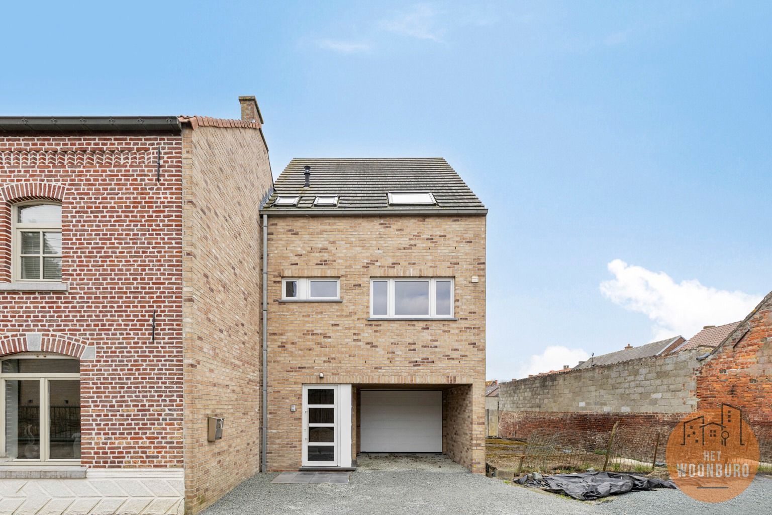 Bel-étage woning met 3 slpks, dubbele garage en tuin foto {{pictureIndex}}