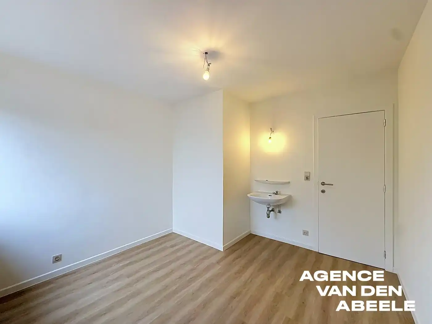 Ruim en licht 3-slaapkamerappartement in Brugge foto 4