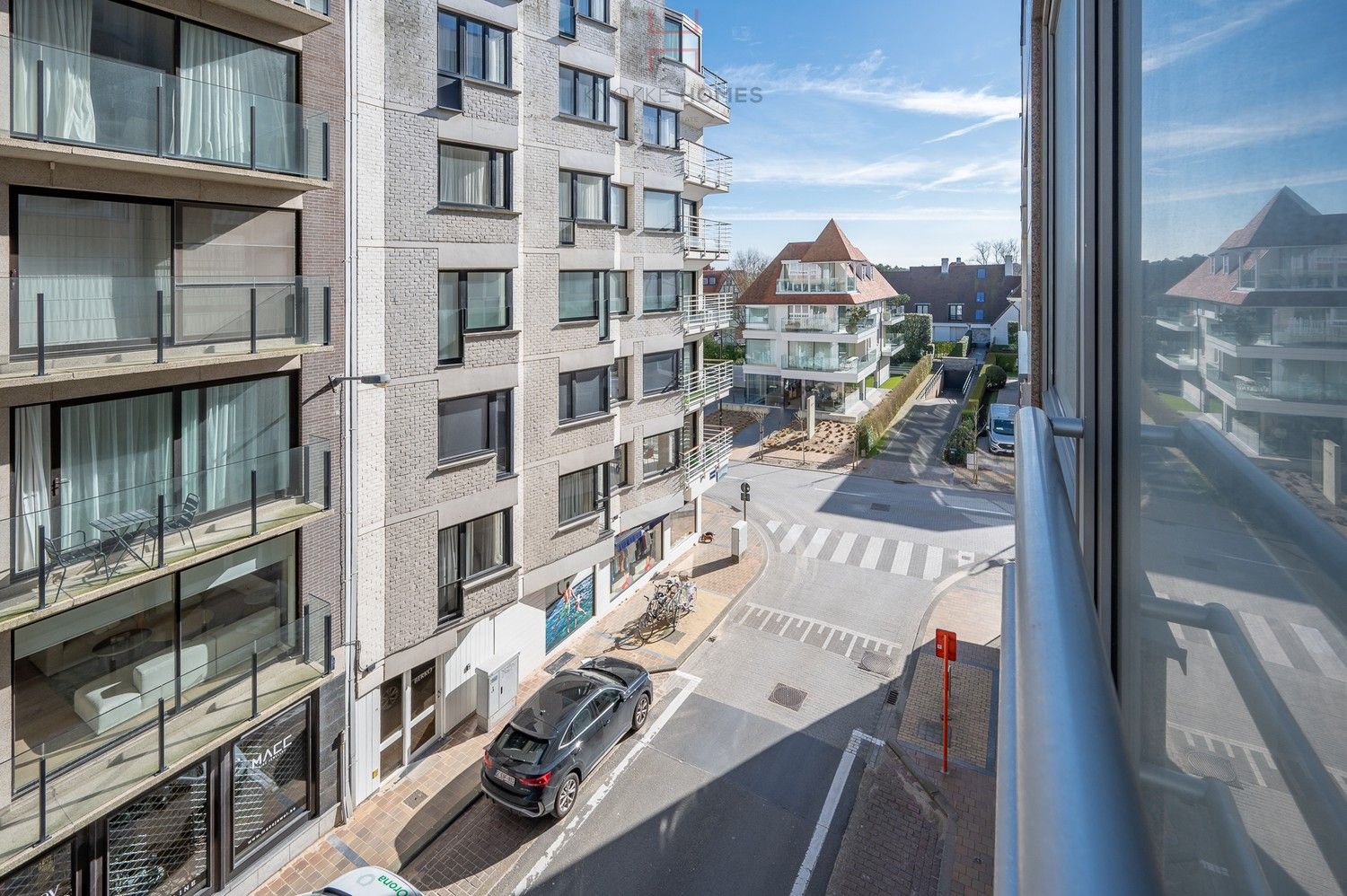 Instapklaar 2-kamerappartement met zijdelings zeezicht in het Zoute foto 2