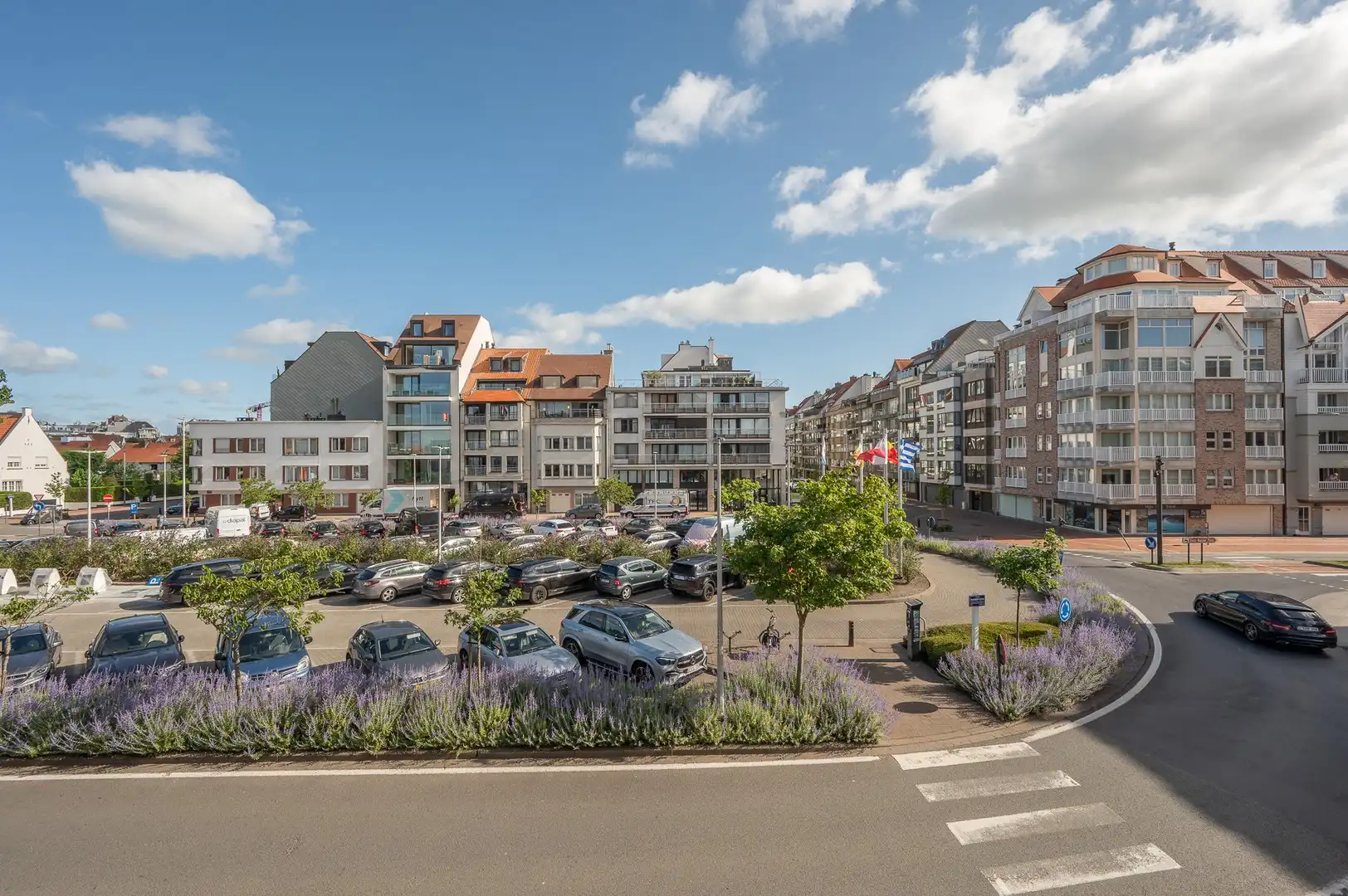 Lichtrijk 2-slaapkamer appartement met open zicht over het Abraham Hansplein. foto 3