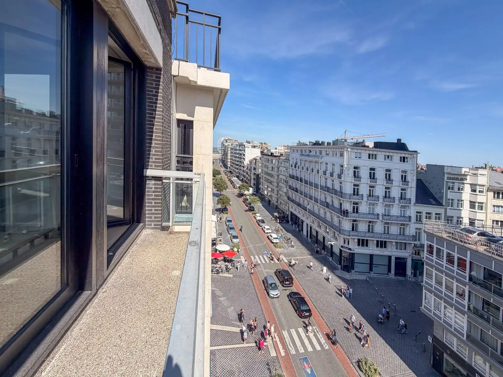 Zonnig 2-slaapkamer appartement op de 7de verdieping in het hart van Oostende, pal aan zee! foto 3