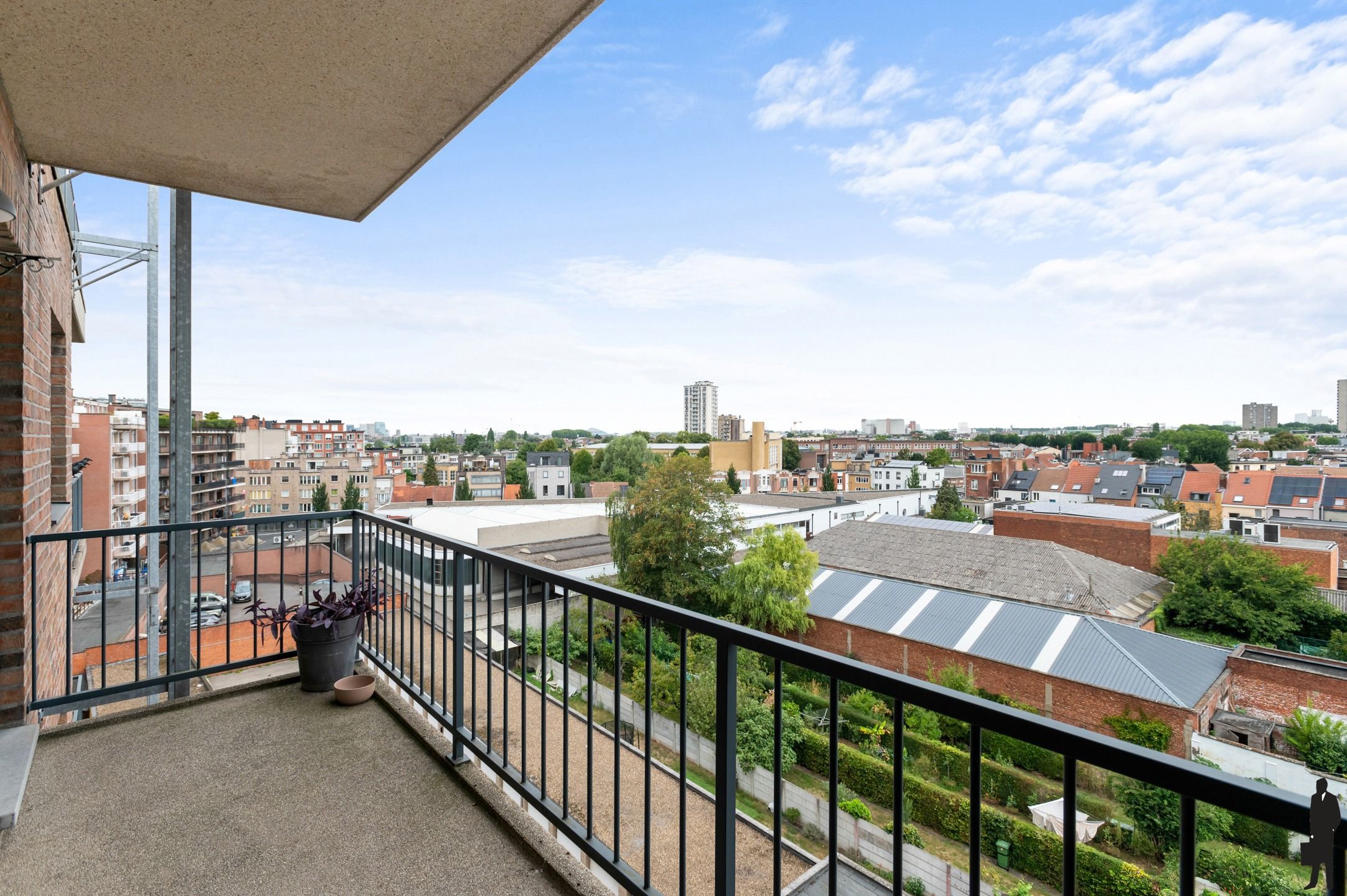 Ruim 3 slaapkamer appartement met 2 terrassen. foto 13
