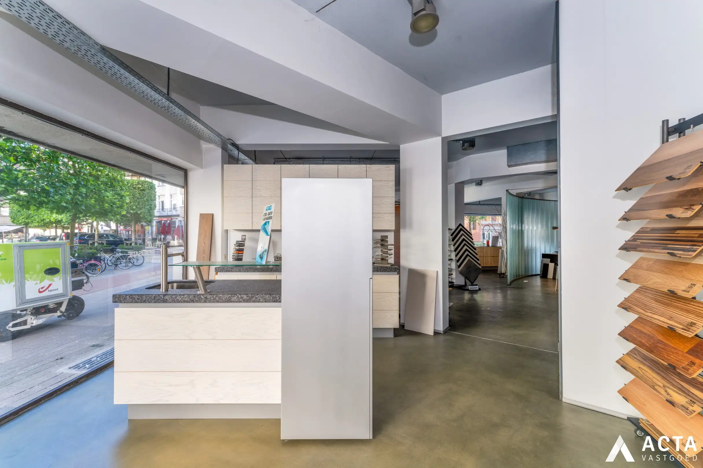 Uitstekend gelegen handelspand met uitzonderlijke visibiliteit foto 6