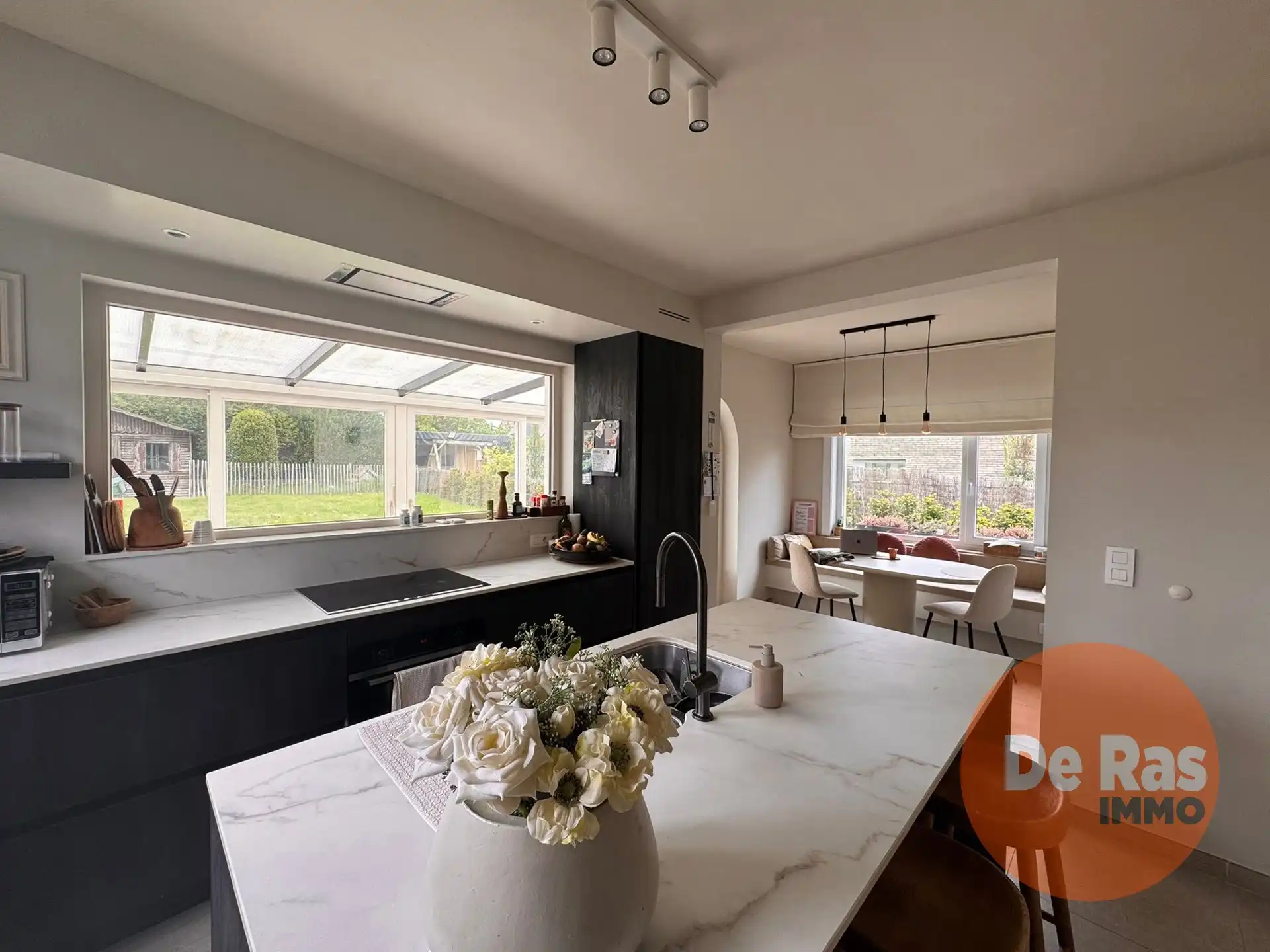 HERZELE- Gerenoveerde villa in een groen kader nabij centrum foto 10