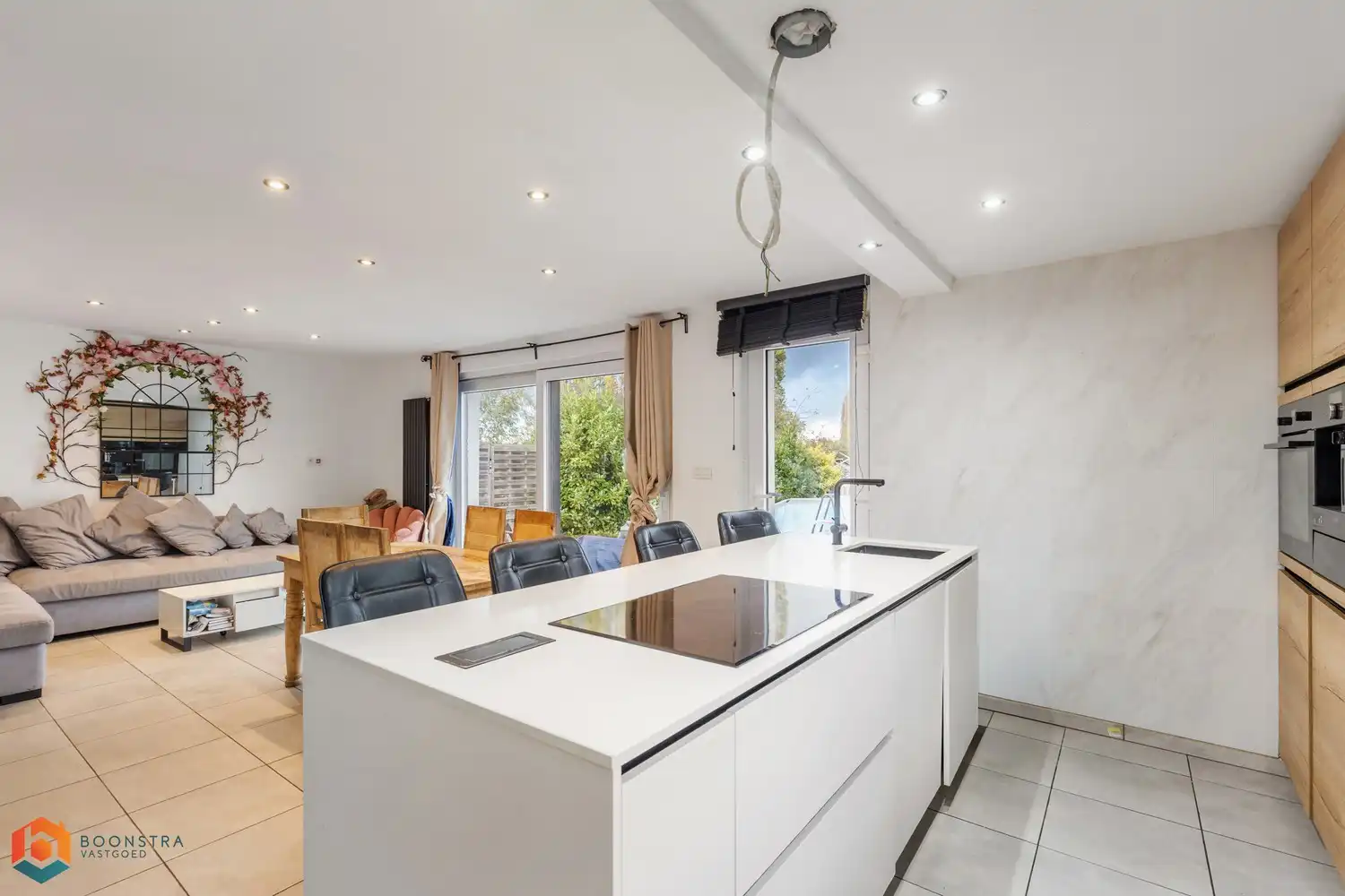 Woning met 4 slpkrs en garage op perceel van 1401 m² foto 8