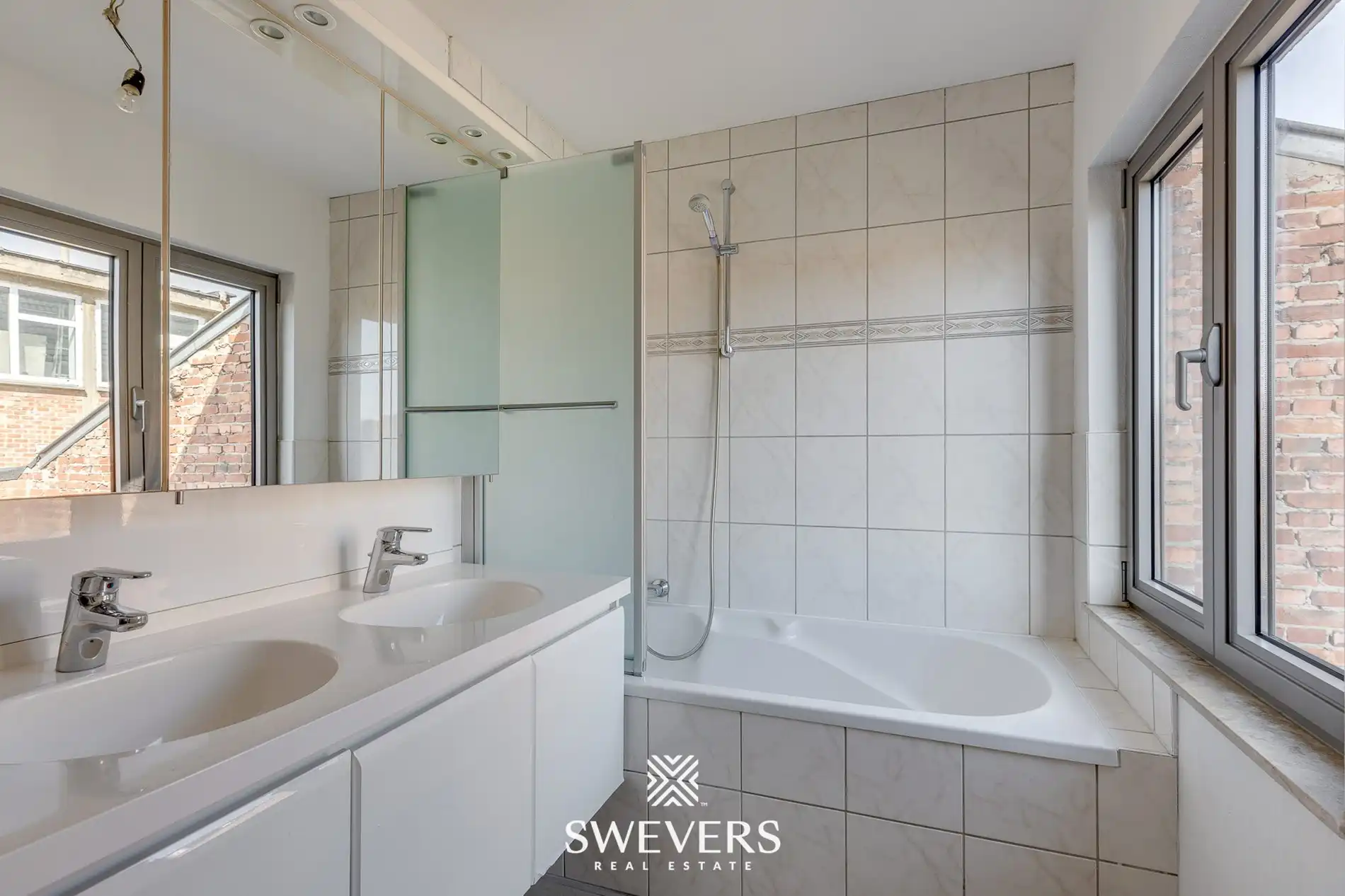Ruim instapklare duplex-appartement met 3 slaapkamers en lift in centrum Hasselt foto 11
