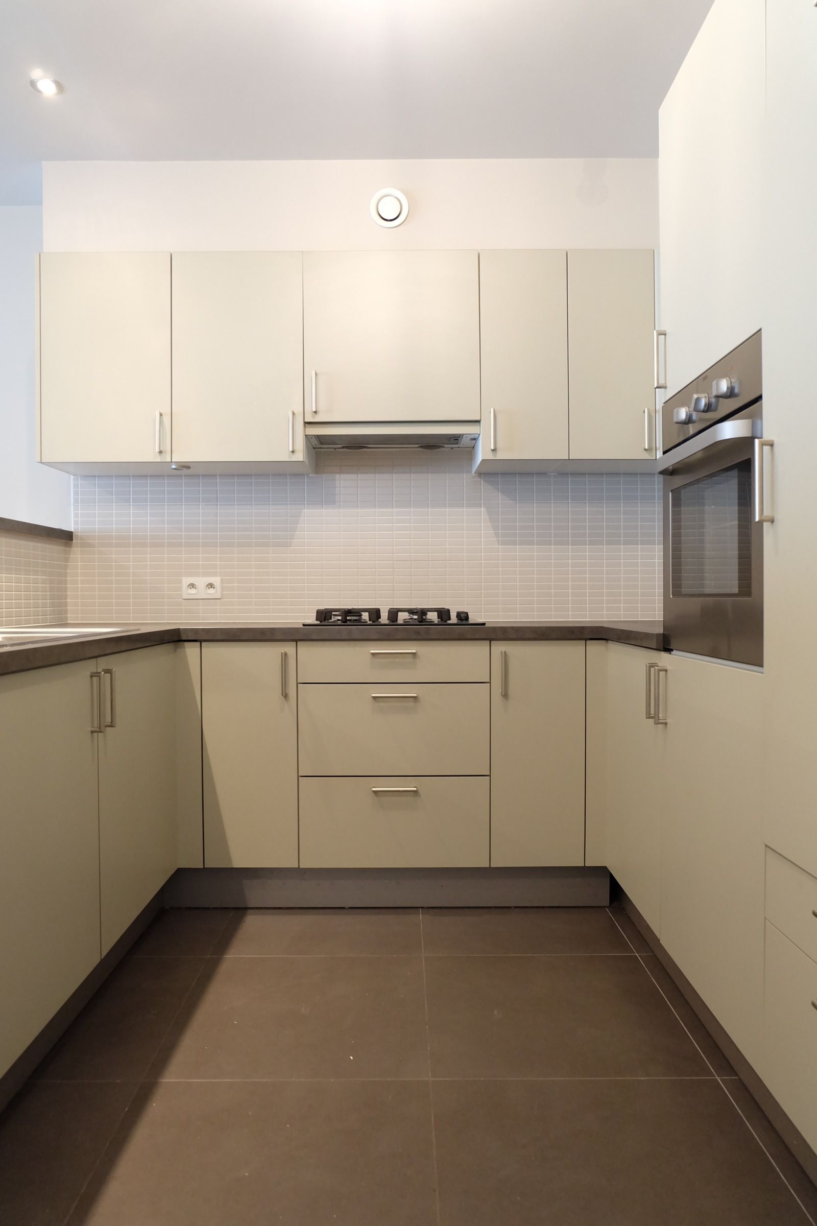 Modern 2-slaapkamerappartement nabij centrum foto 5