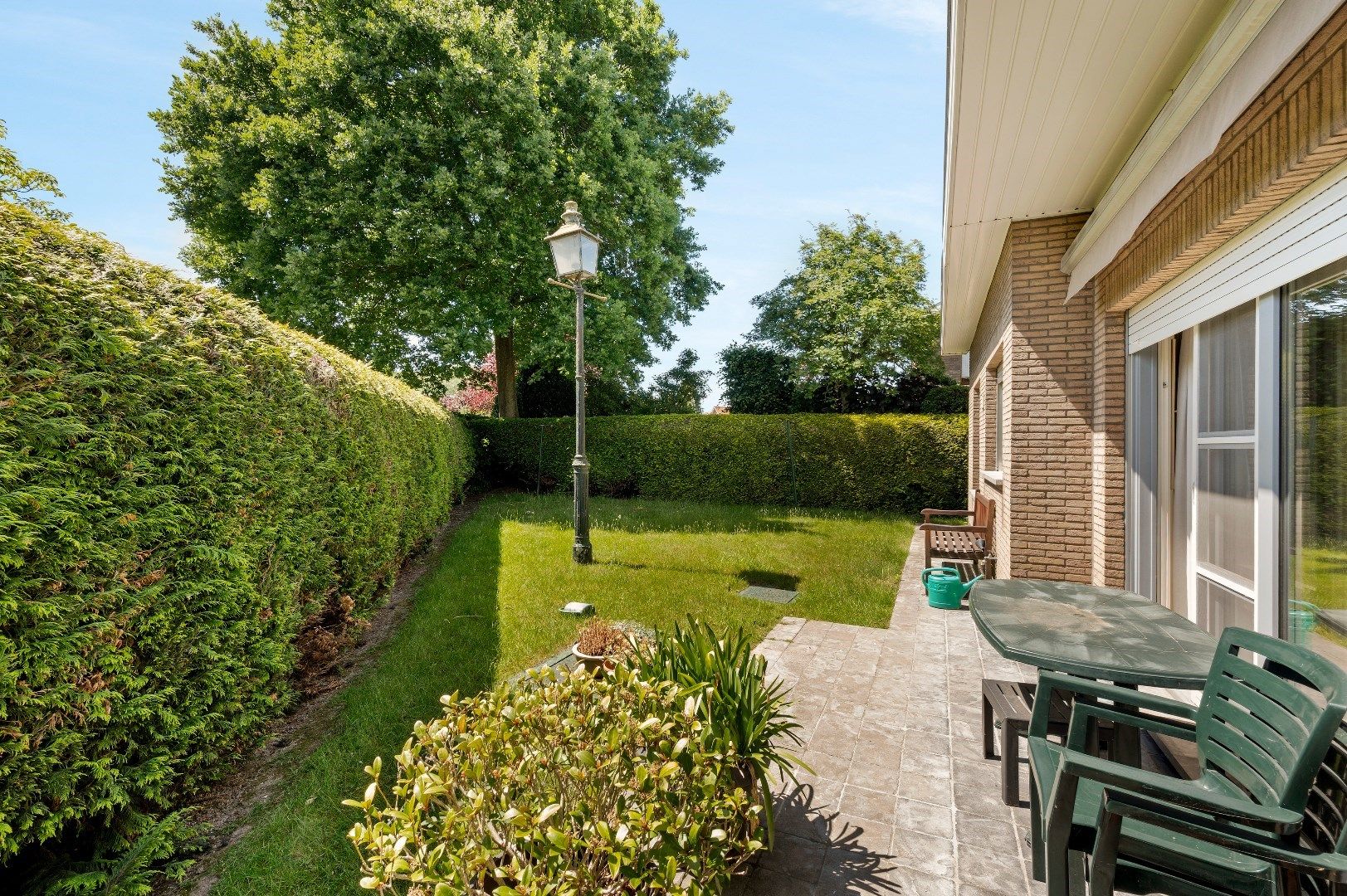 Villa met 3 ruime slaapkamers, garage en tuin in het centrum. foto 18