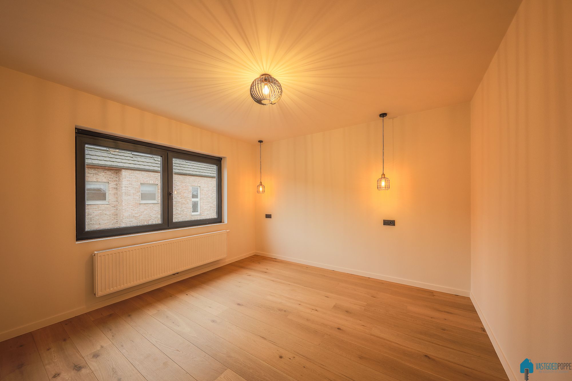 KWALITATIEF GERENOVEERDE ÉÉNGEZINSWONING MET TERRAS & TUIN foto 15
