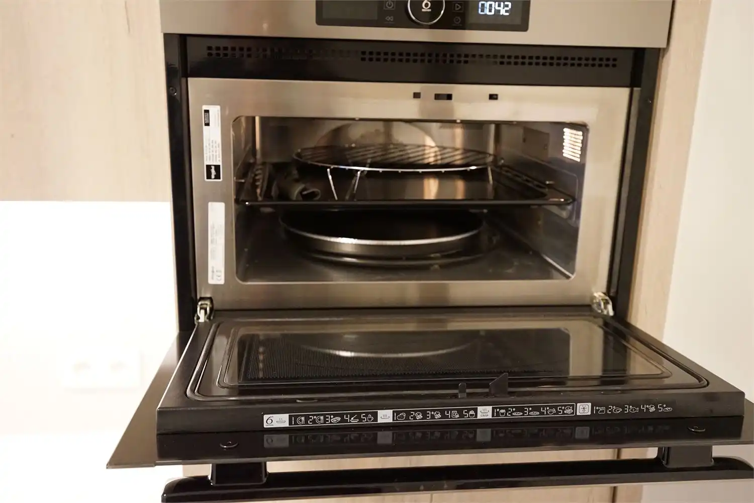 Ruim vernieuwd appartement op TOPLOCATIE met garage! foto 7