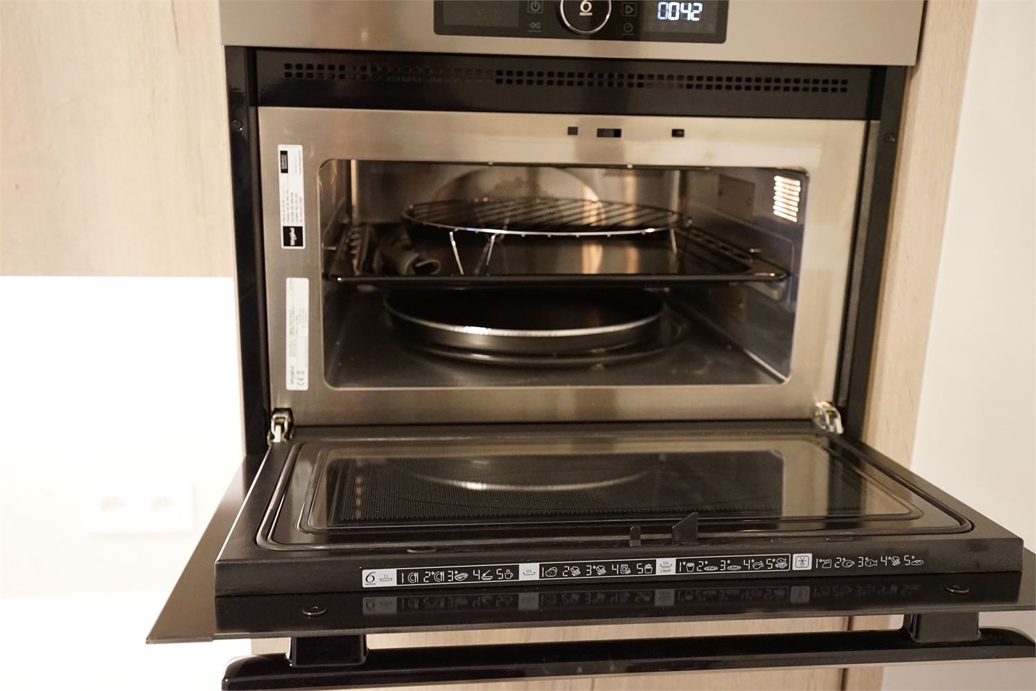 Ruim vernieuwd appartement op TOPLOCATIE met garage! foto 7