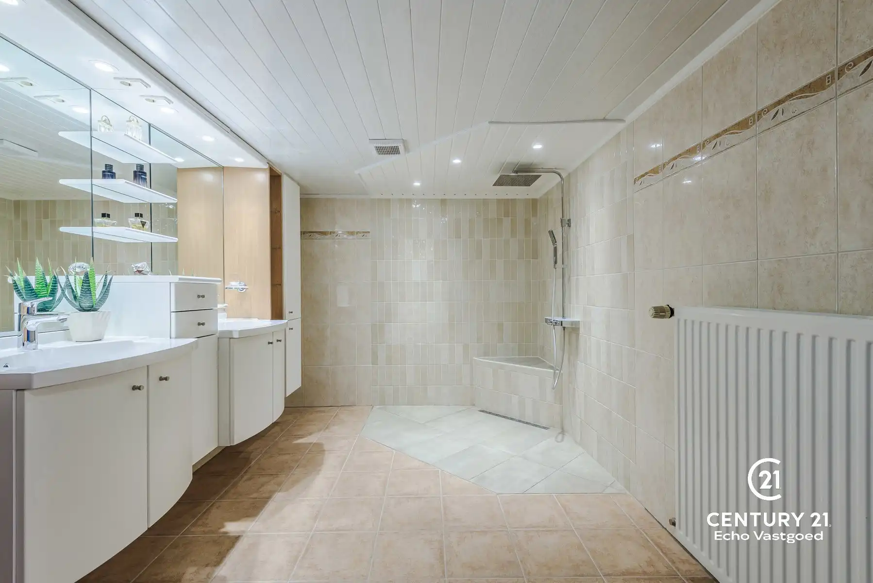 Gerenoveerde vrijstaande villa met verwarmd zwembad foto 11