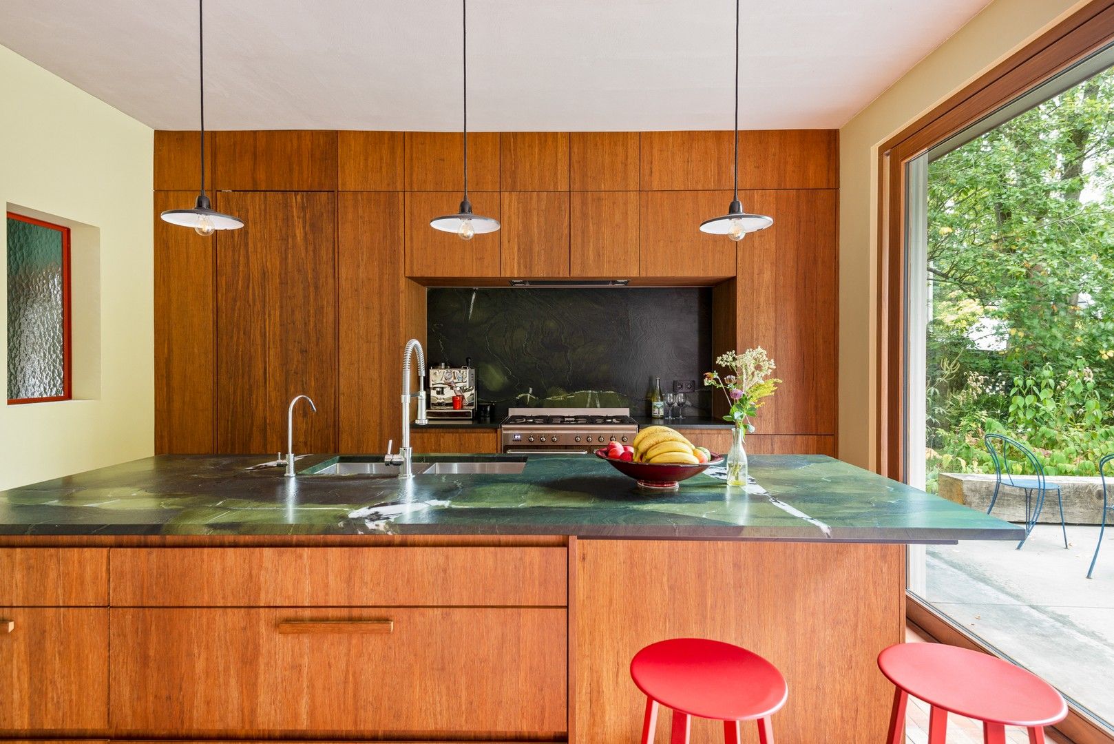 Stijlvolle, vrijstaande villa met zonnige tuin en zwemvijver foto 4