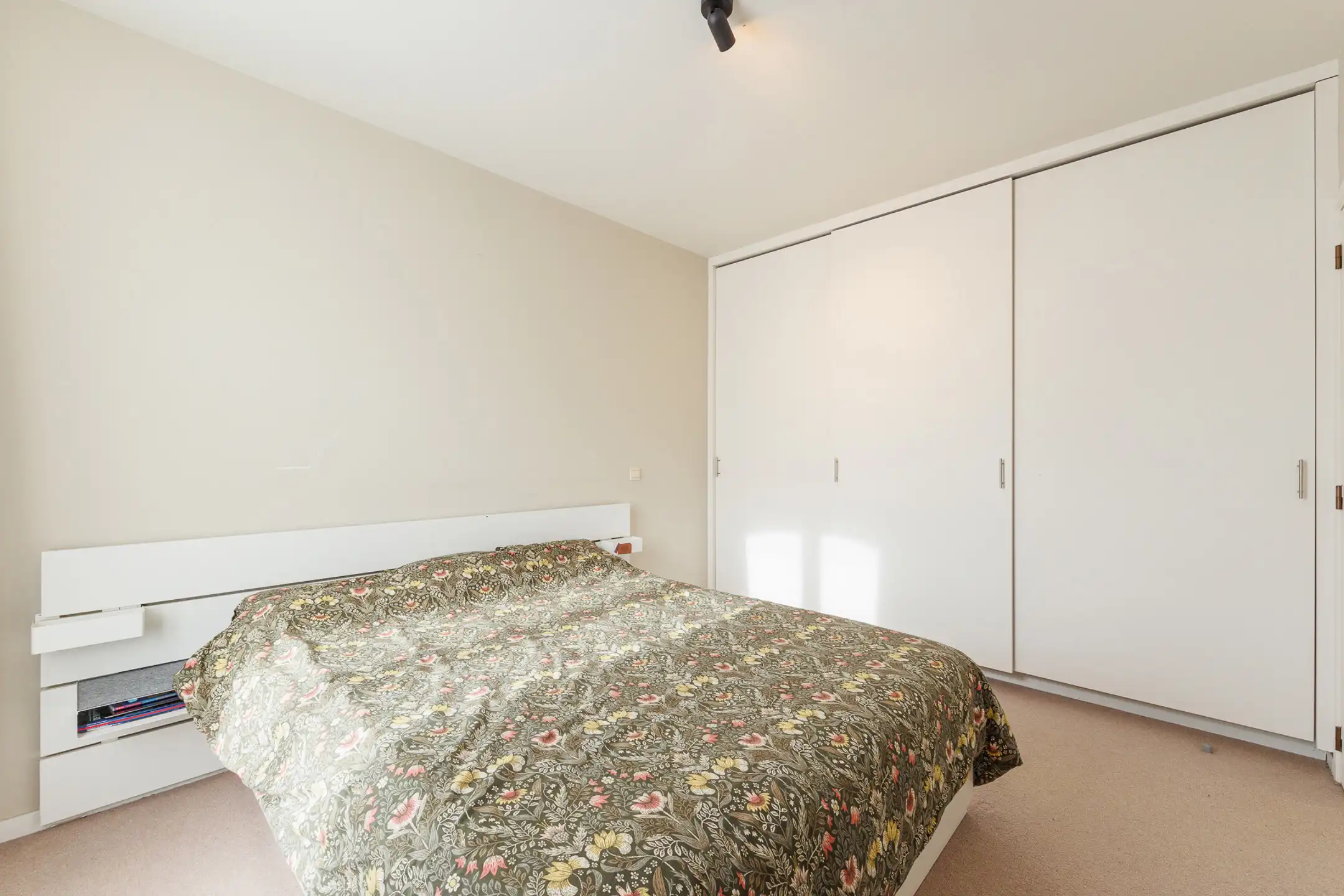 Gelijkvloers appartement met terras/tuintje te huur foto 10