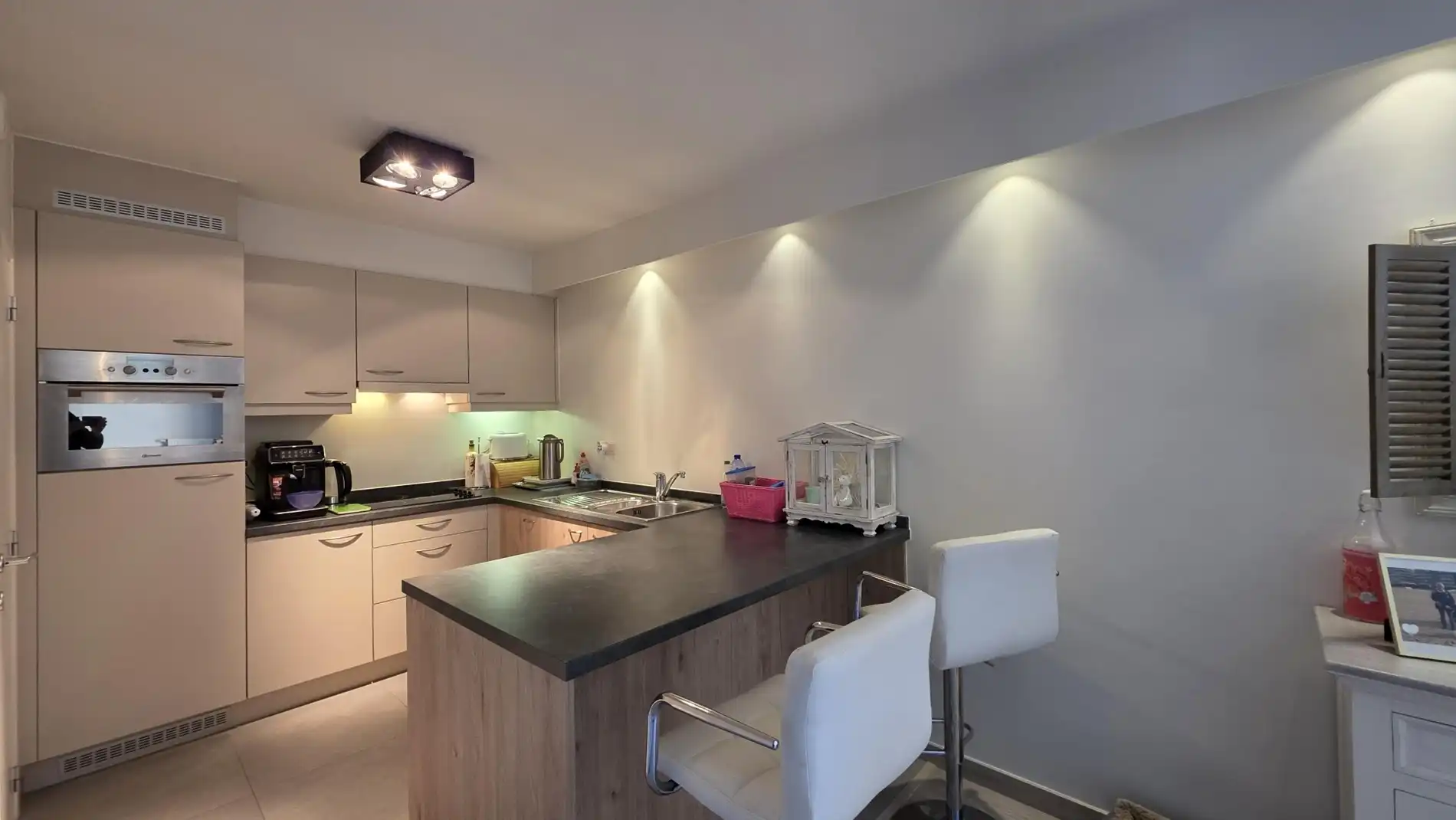 Instapklaar en stijlvol gelijkvloers appartement met privatief terras foto 7