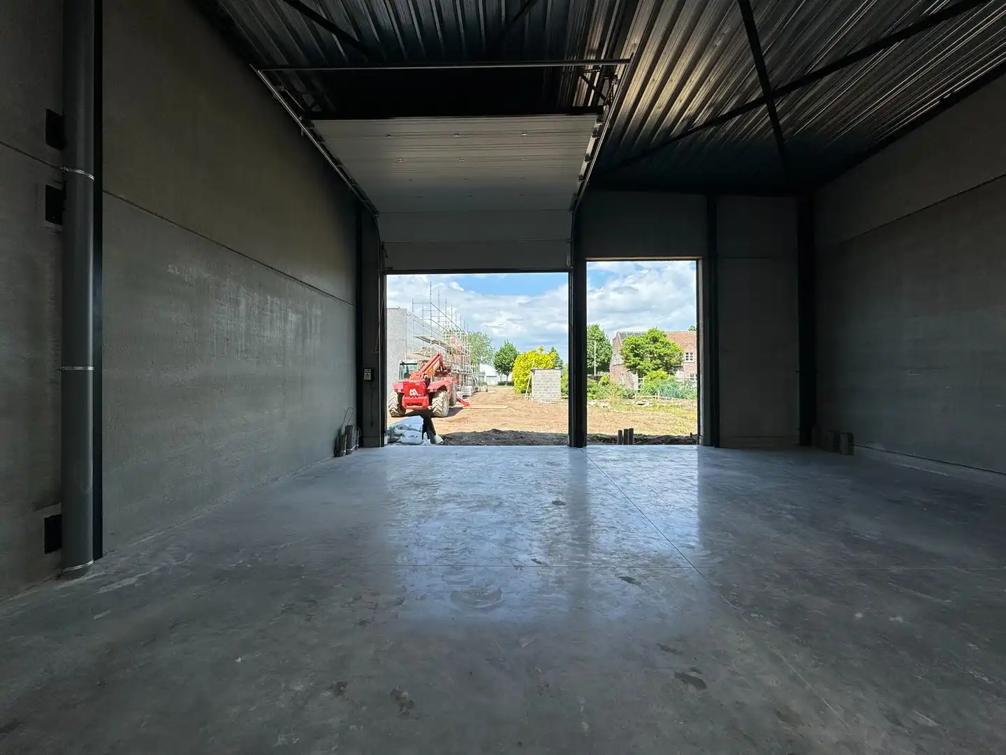 KMO unit met autostaanplaats in de nabijheid van de Rijksweg. foto 6