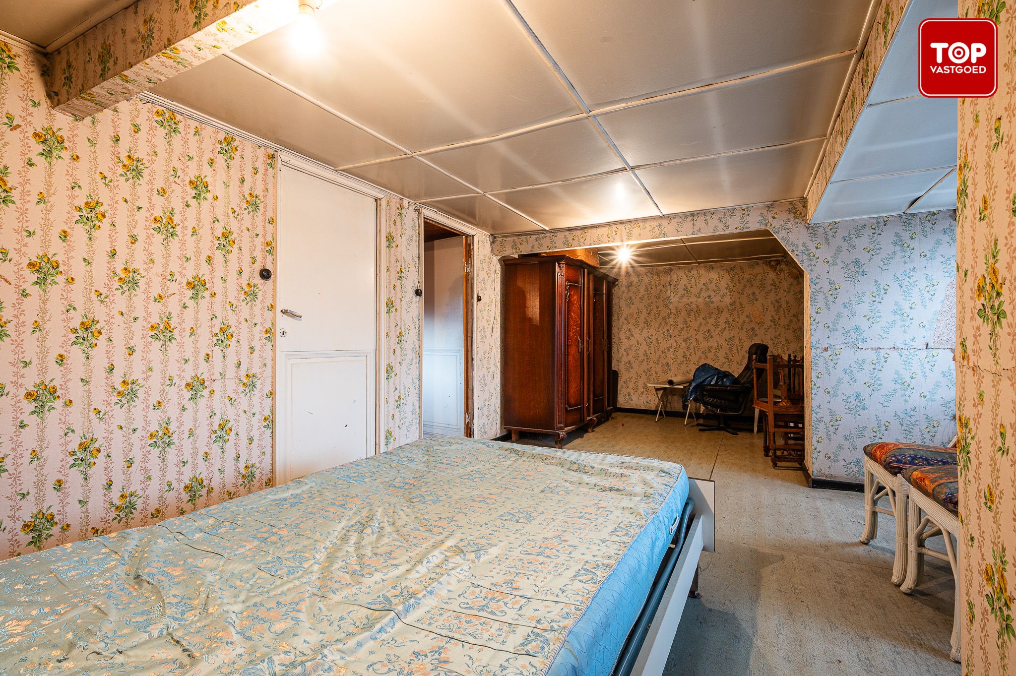 Totaal te renoveren woning met 4 slaapkamers en leuke tuin. foto 18