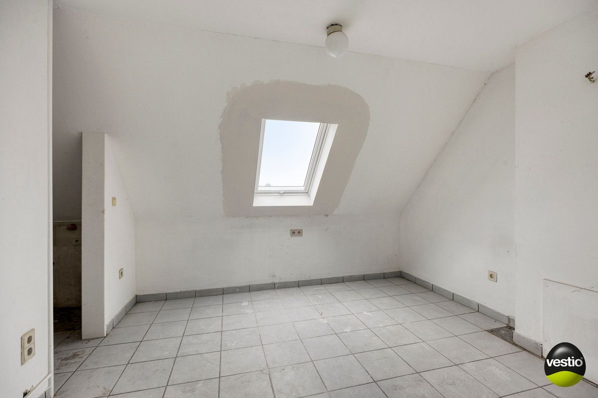 COMPLEX BESTAANDE UIT 14 TE RENOVEREN STUDIO'S MET UITBREIDINGSMOGELIJKHEDEN TE VELDWEZELT. foto 24