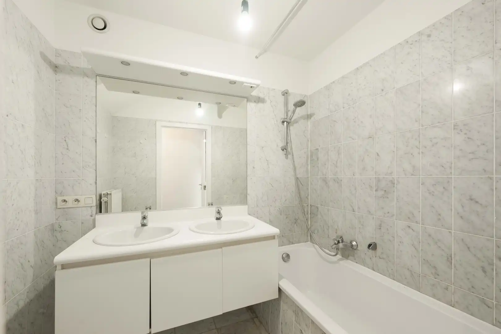 Instapklaar duplex-appartement met 3 slaapkamers te centrum Tielt! foto 12