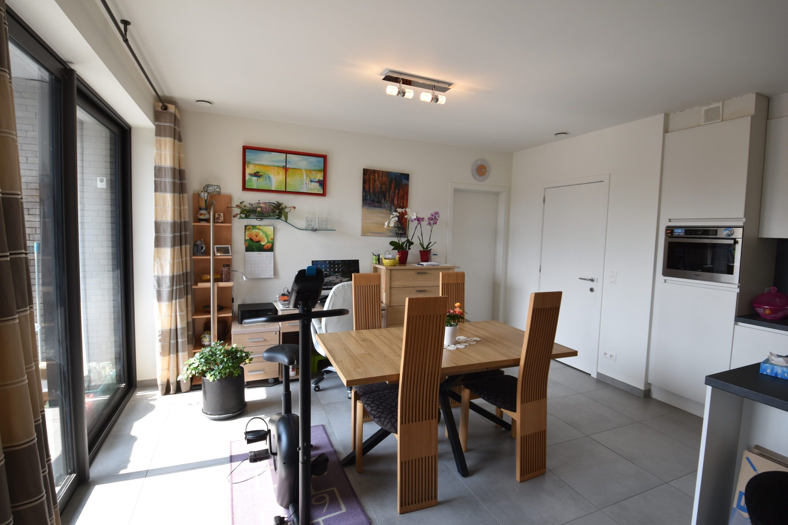Recent 2-slaapkamerappartement met garage in hartje Nieuwkerken-Waas foto 5