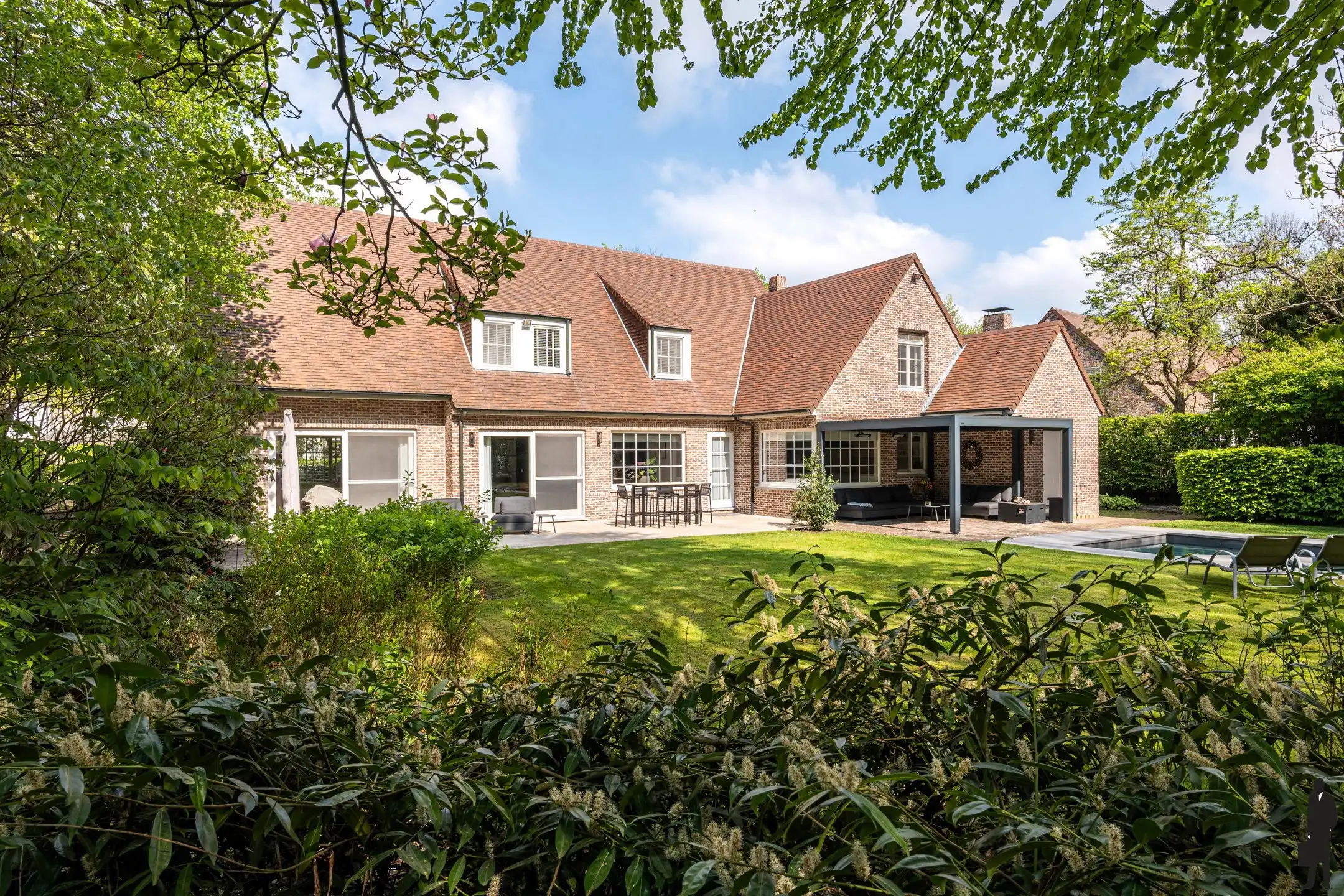 Exclusieve villa met zwembad in doodlopende straat foto 27