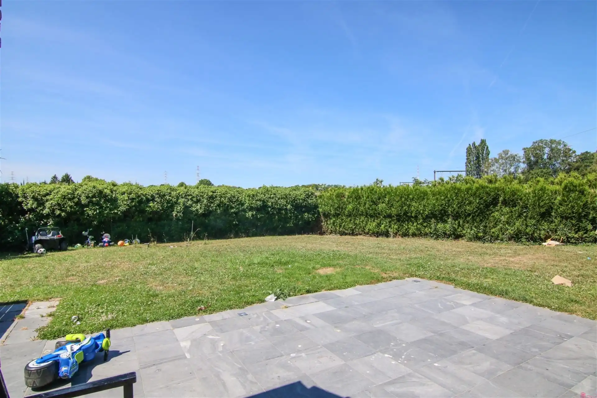 Halfopen woning met in groene wijk foto 14