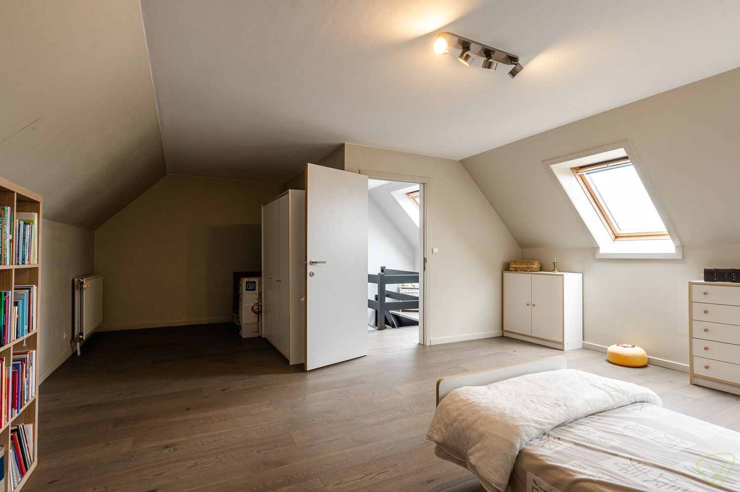 Instapklaar duplex-appartement met terras en garage in Adegem foto 18