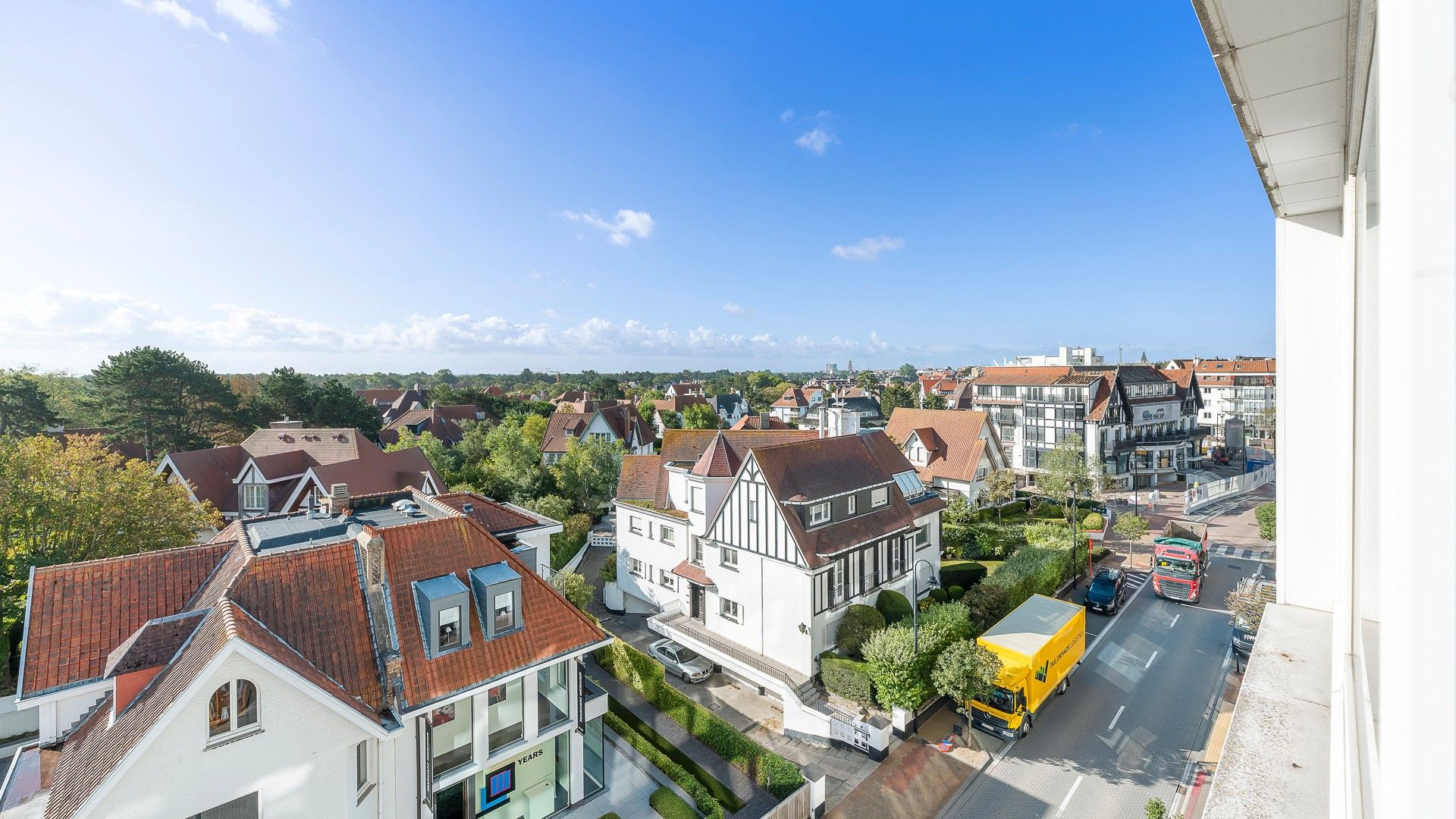 Instapklaar appartement met panoramisch zicht in ’t Zoute. foto 2