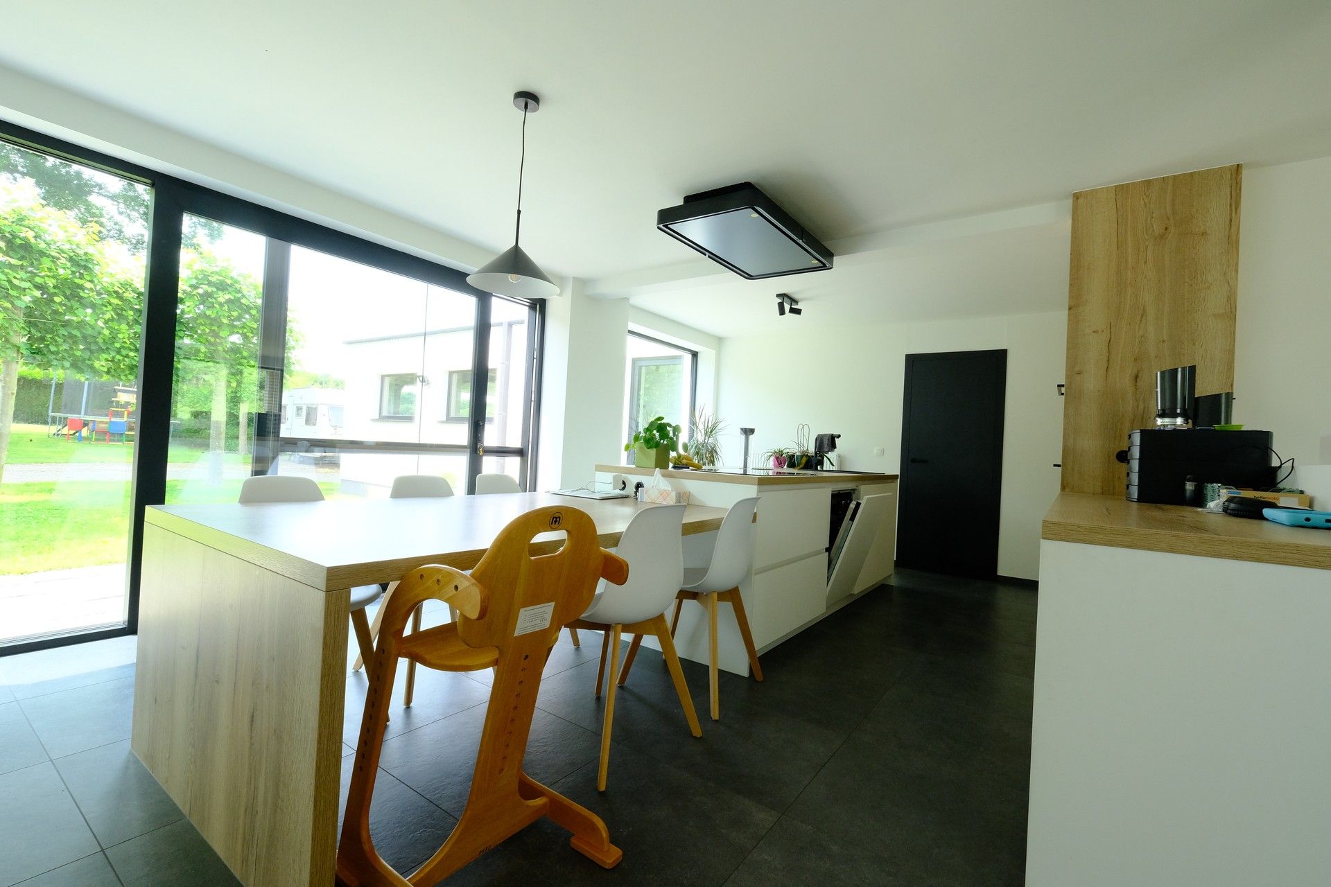 Rustig gelegen ruime woning in Lummen foto 6
