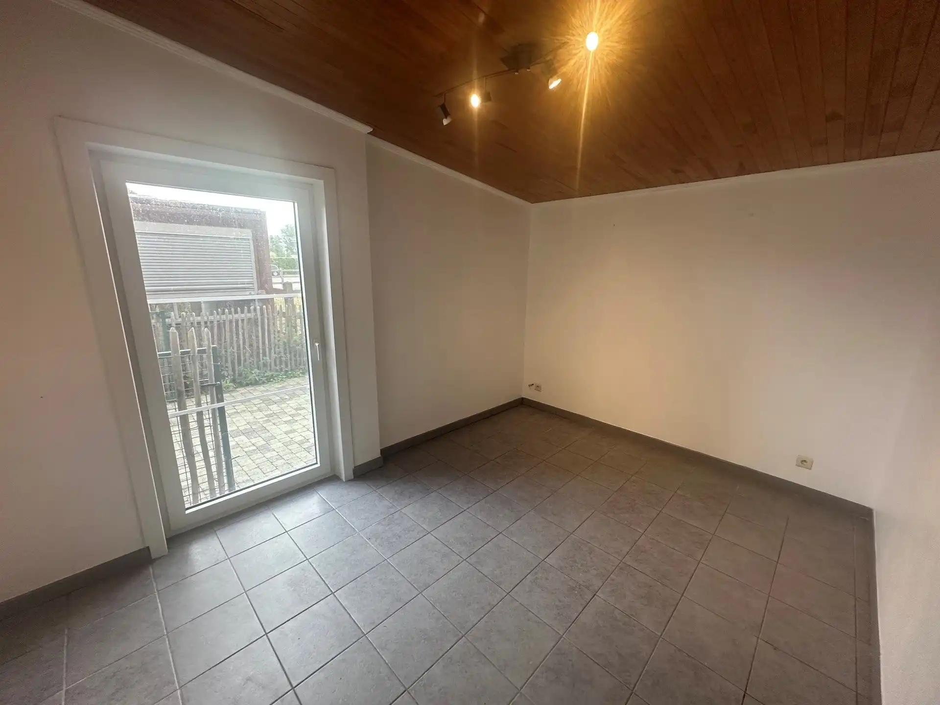 Woning met oprit en terras in het landelijke Laarne foto 8