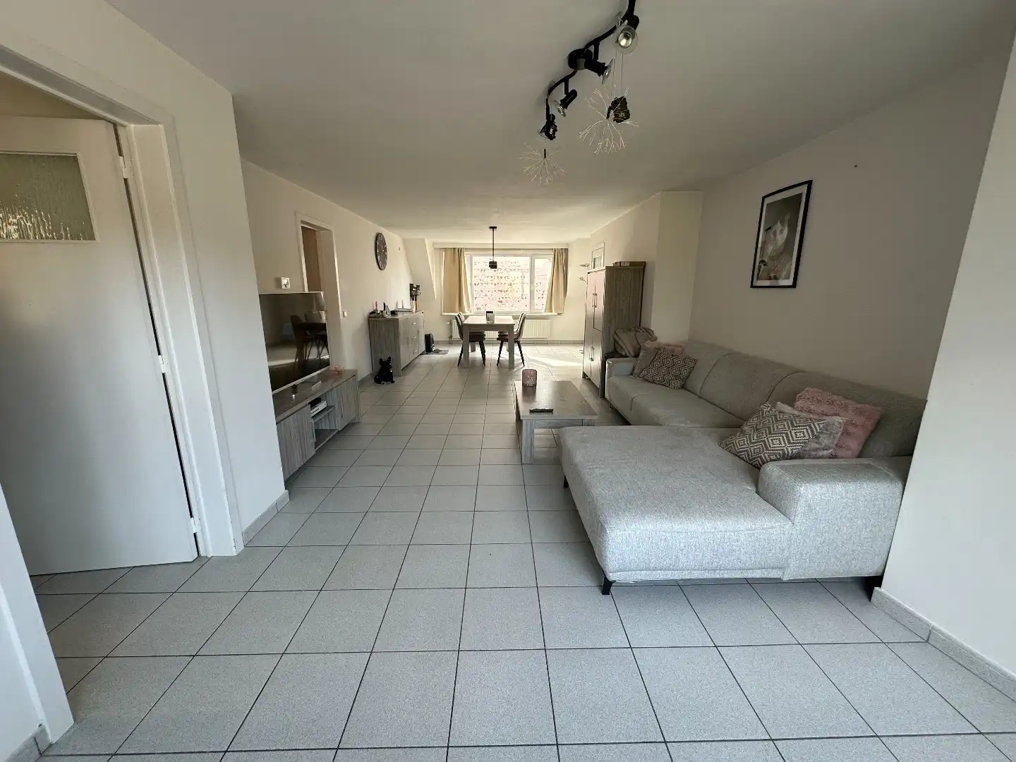 Lichtrijk 1-slpk appartement met zonnig terras, hartje Torhout foto 4