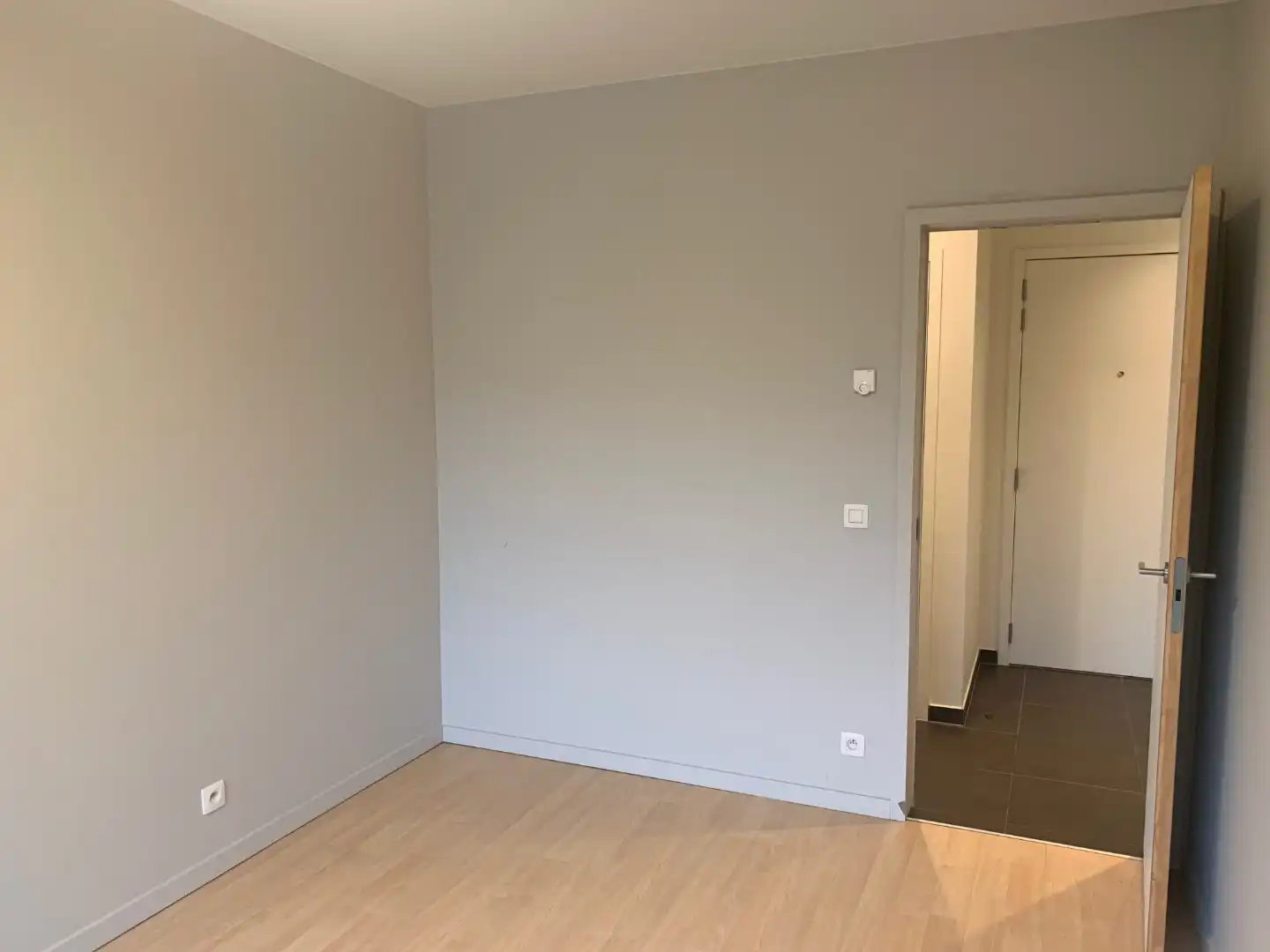 Ongemeubeld tweeslaapkamerappartement met berging én garagebox - prachtige ligging in Stil Ende Brugge foto 12