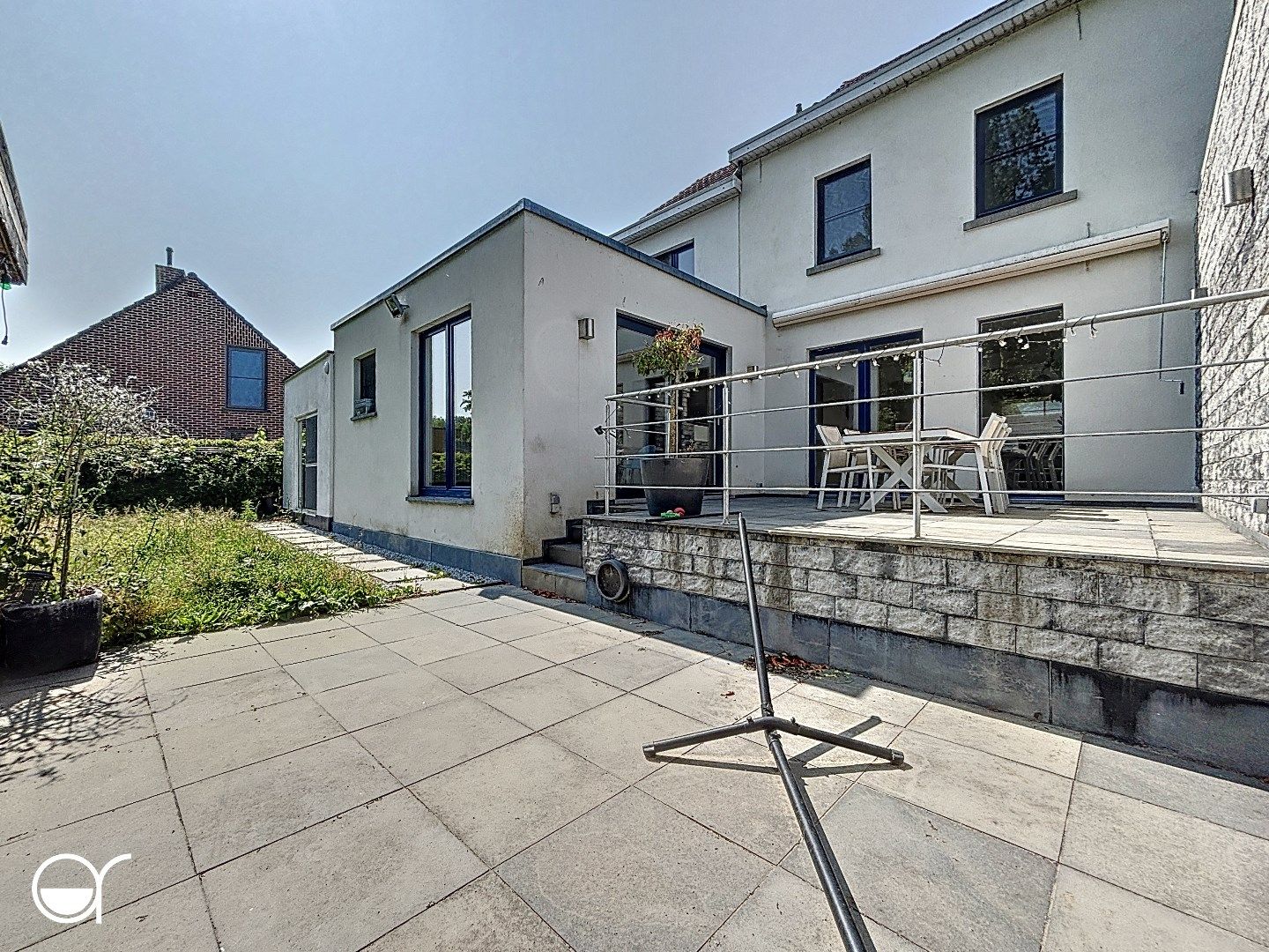 Instapklare gezinswoning met 3 slaapkamers, ruime garage en tuin in Smeerebbe-Vloerzegem foto 5