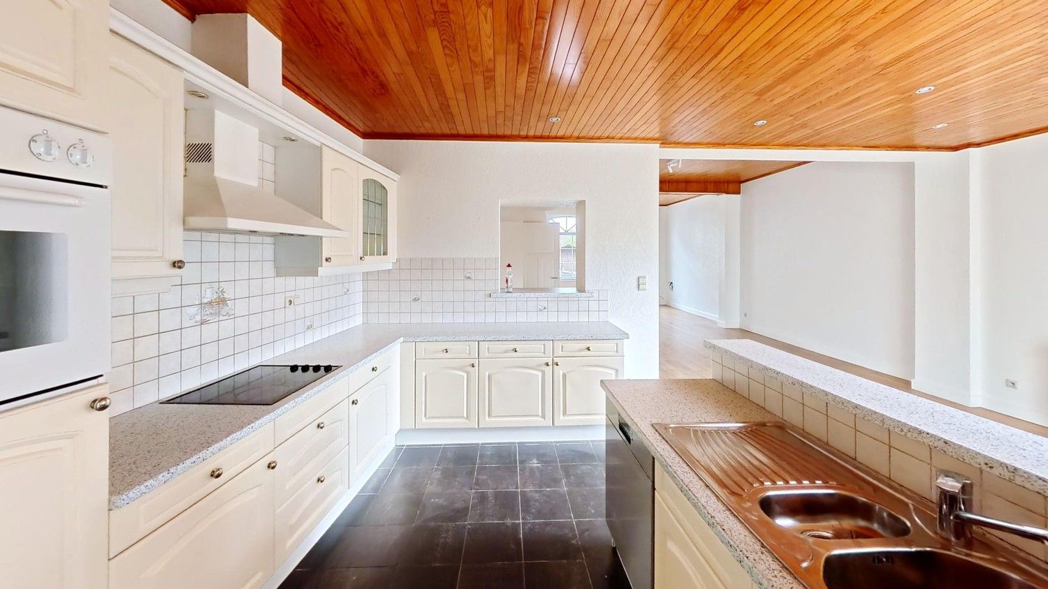 Ruime woning met mooie tuin te huur! foto 8