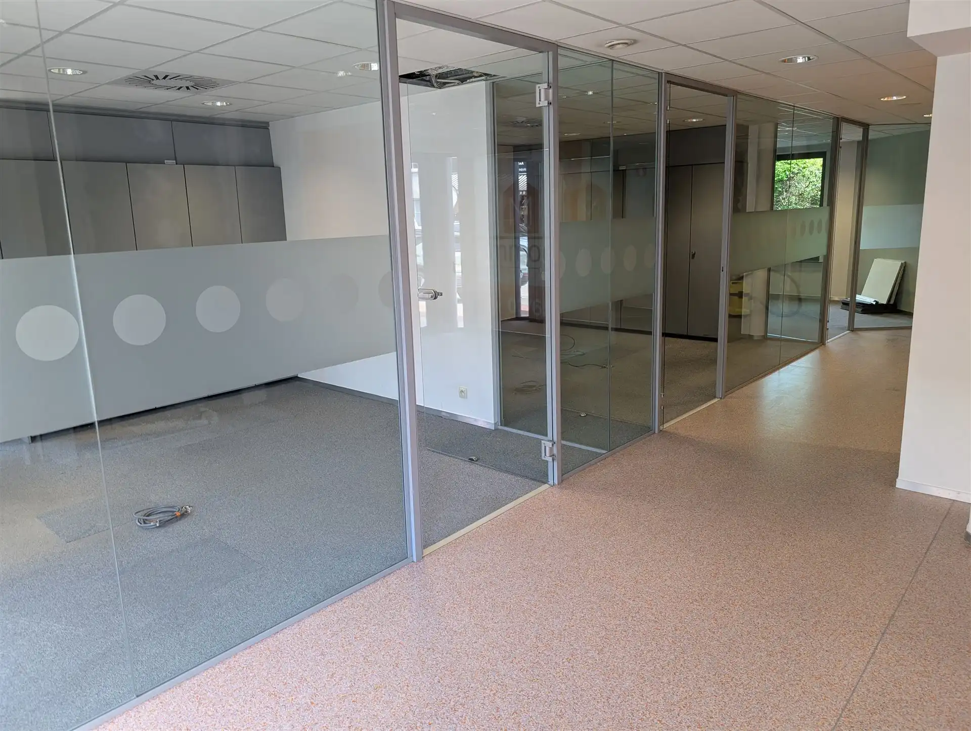 Praktijkruimte / kantoor op een bijzonder commerciële locatie in centrum 's-Gravenwezel foto 2