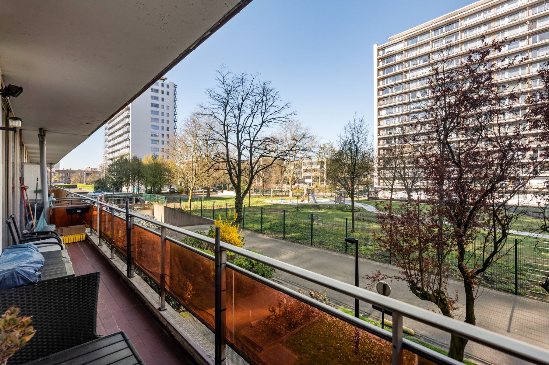 Appartement met 3 slaapkamers, terras en autostaanplaats te Berchem foto 2