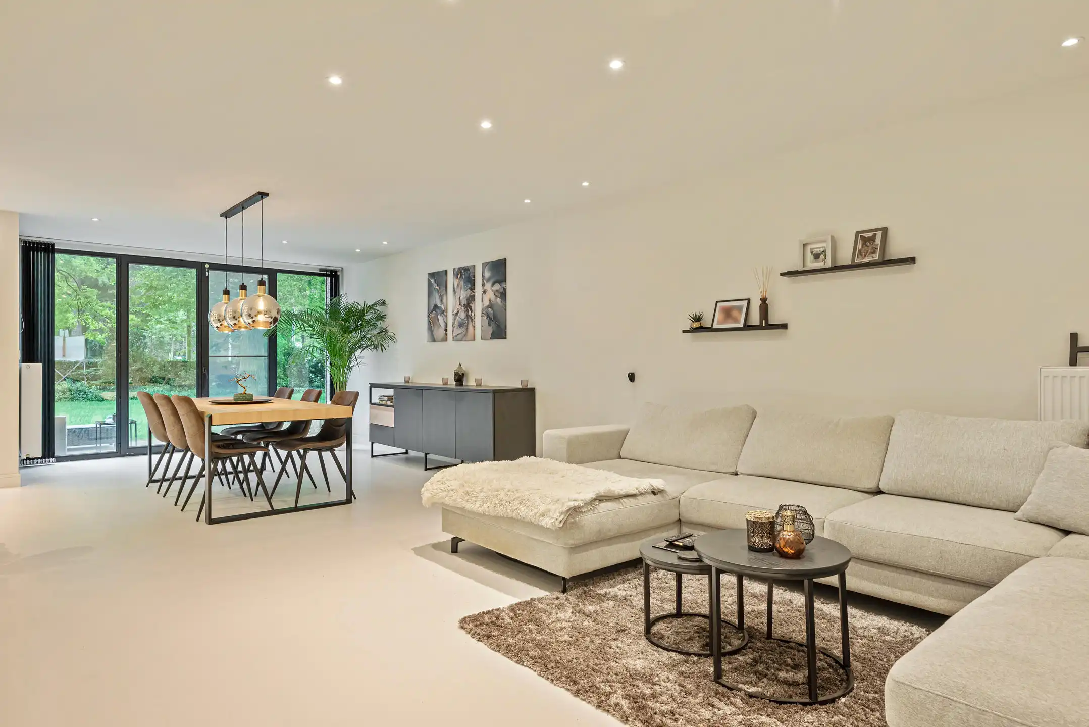 Volledig gerenoveerd zonnig appartement met 2 slaapkamers foto 4