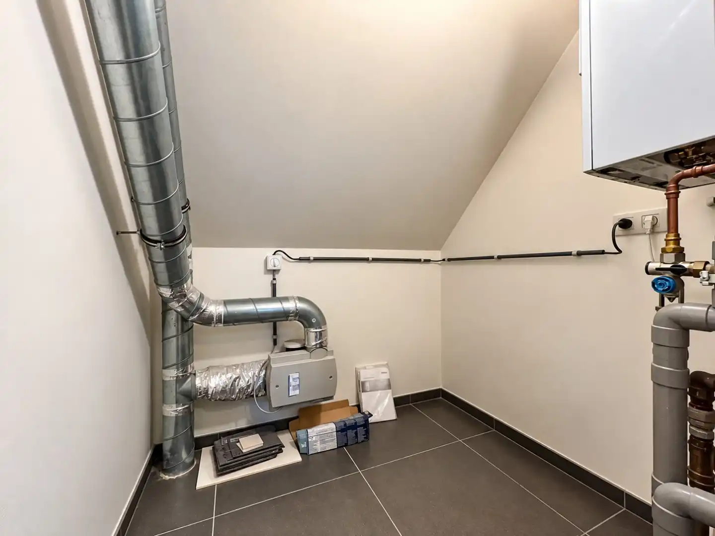 Ruim en instapklaar duplexappartement met 3 slaapkamers en garage in hartje Waarschoot foto 18
