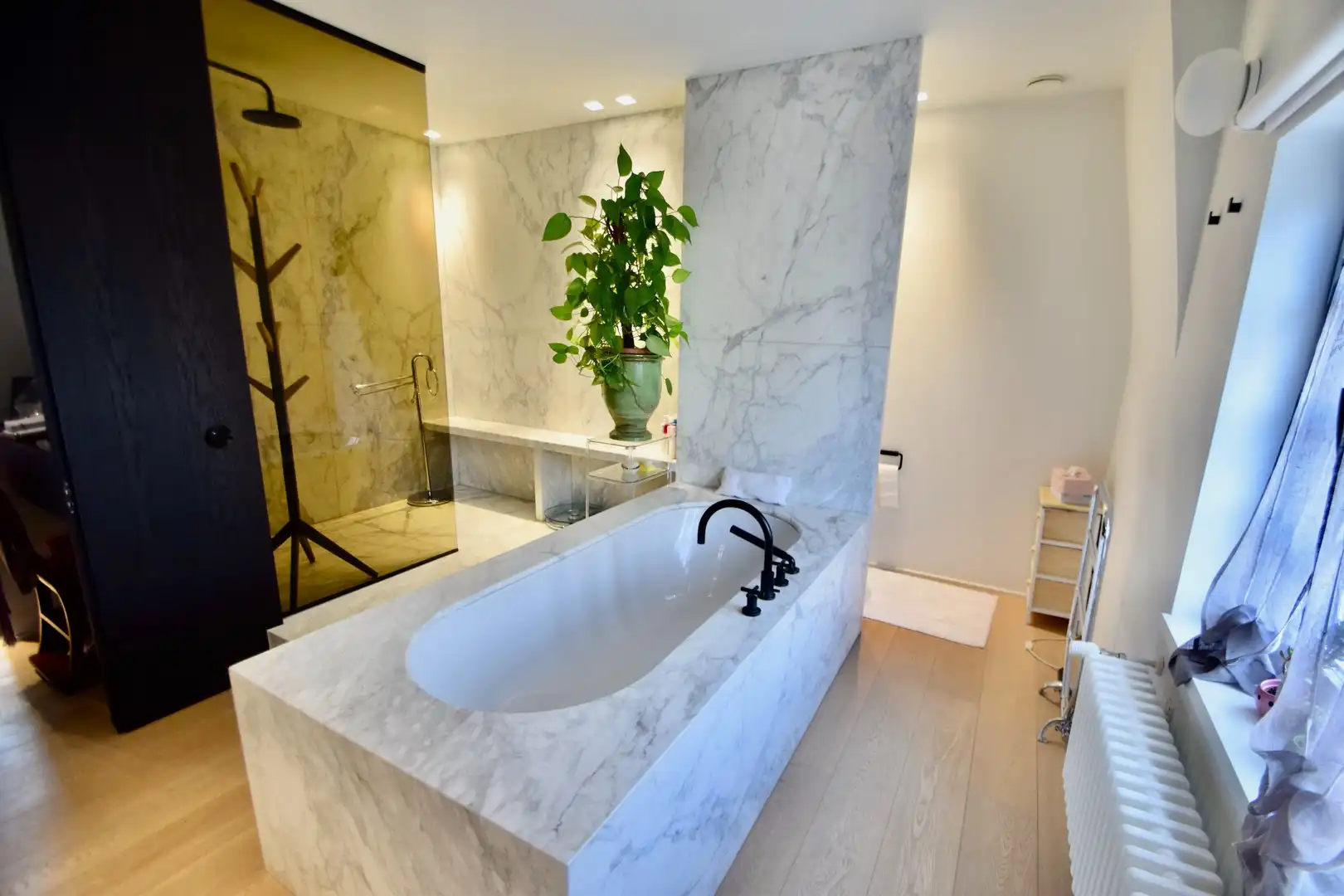 Prachtige karaktervolle villa in hartje Zoute, op enkele stappen van het Dominicanenkerkje en het strand te huur. foto 18