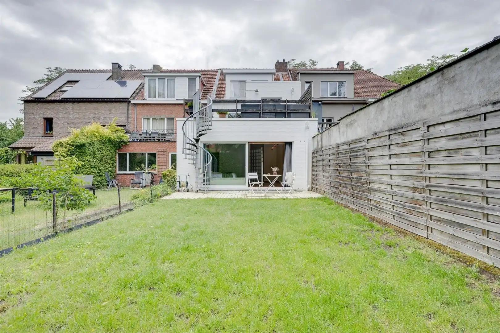 Toffe gezinswoning met 4 slaapkamers, 2 badkamers, garage en tuin foto 33