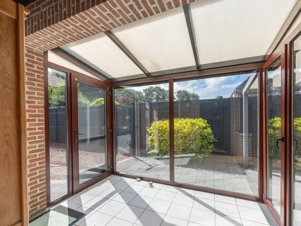 Zeer goed onderhouden vrijstaande woning met veranda en carport foto 23