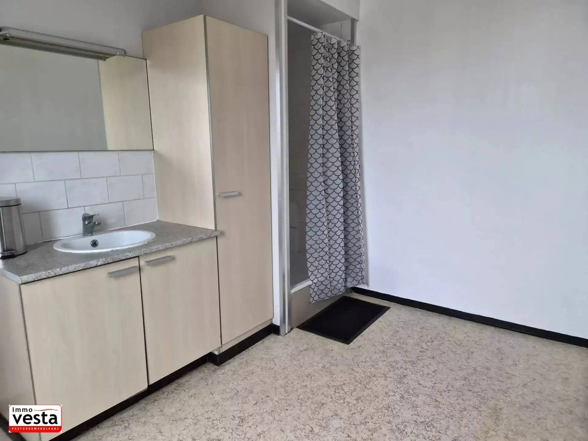 Centraal gelegen rijwoning met 3 slaapkamers foto 8