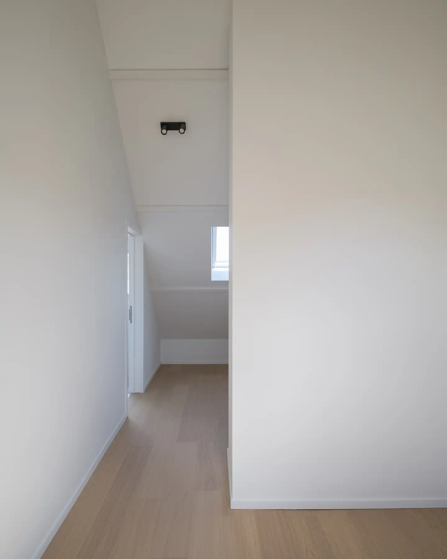 Ruime halfopen bebouwing met tuin foto 20