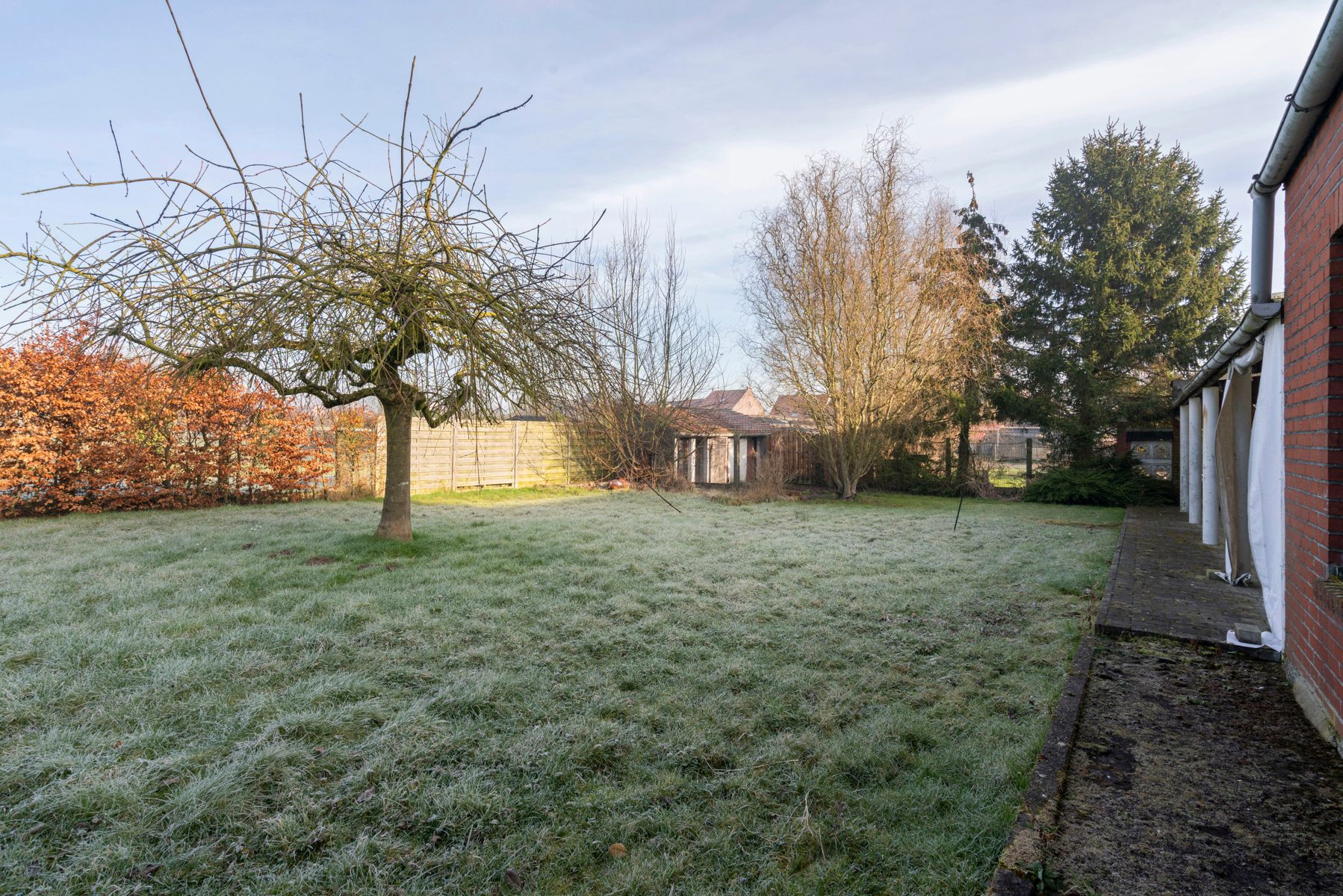 Ruime woning met een perceeloppervlakte van 2.142 m²! foto 12