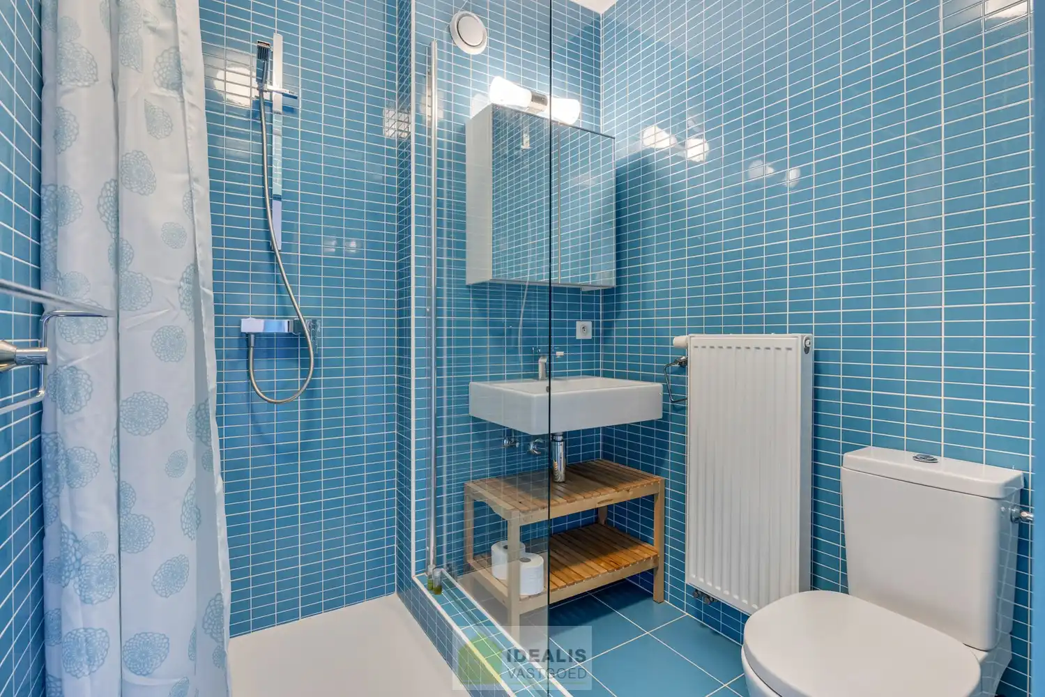IDEALIS VASTGOED - HEERLIJK GELIJKVLOERS VAKANTIE-APPARTEMENT TE ZEEBRUGGE-BAD OP WANDELAFSTAND VAN HET STRAND EN DE DUINEN! EEN FIJNE PLEK BESTAANDE UIT EEN LICHTRIJKE LEEFRUIMTE MET OPEN KEUKEN EN BERGING, 1 RUIME SLAAPKAMER, 1 INPANDIGE KINDERKAMER, EEN EXTRA RUIM TERRAS EN EEN GOED TOEGANKELIJKE ONDERGRONDSE PARKEERPLAATS (AUTOLIFT) EN KELDERBERGING! foto 26
