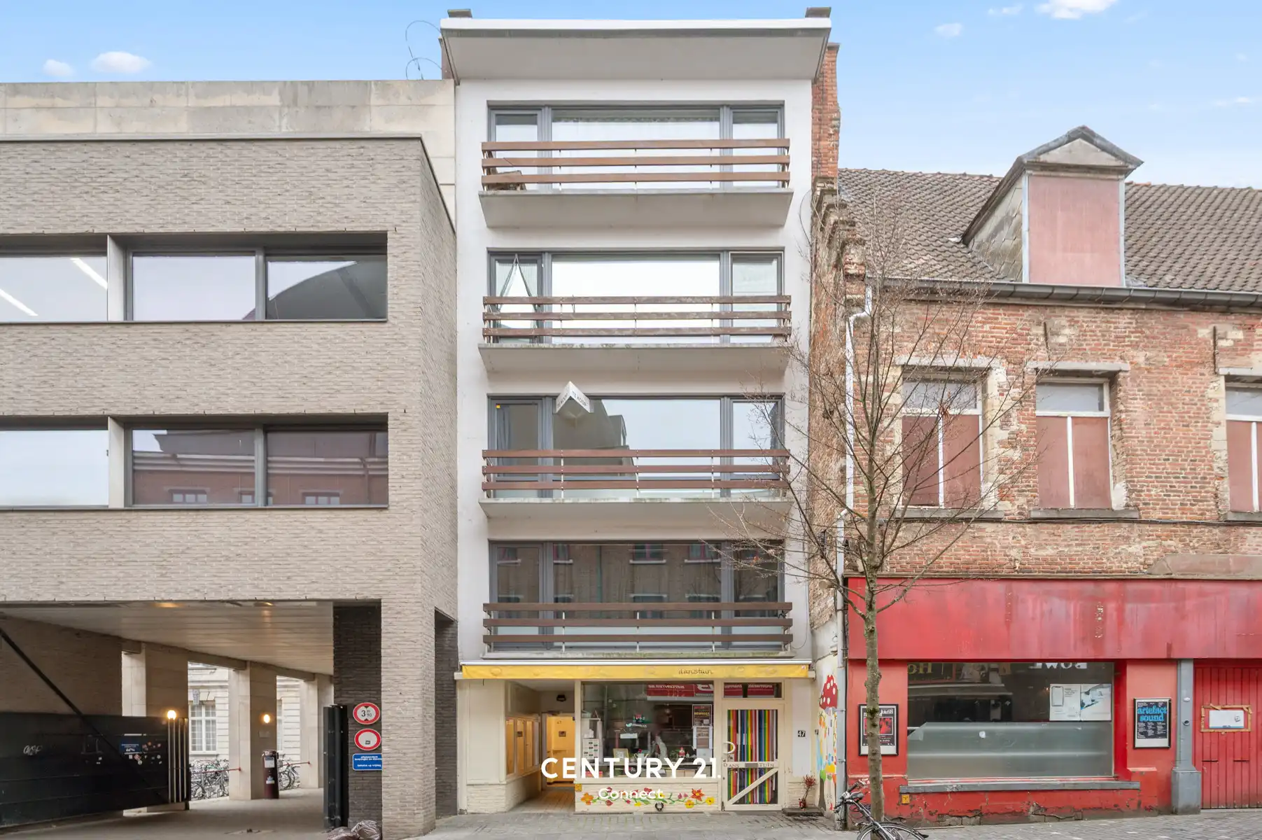 Uiterst ruime studio met balkon te Leuven foto 12