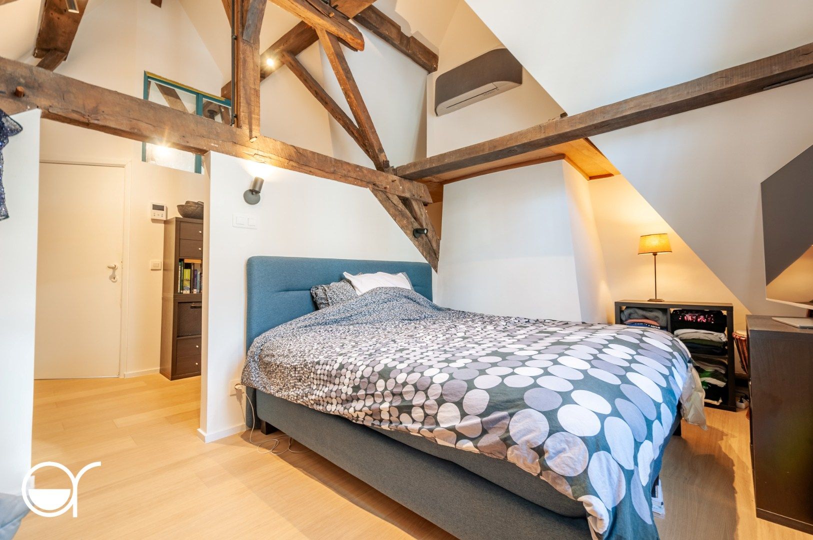 Gerenoveerde historische trapgevelwoning op unieke locatie foto 21