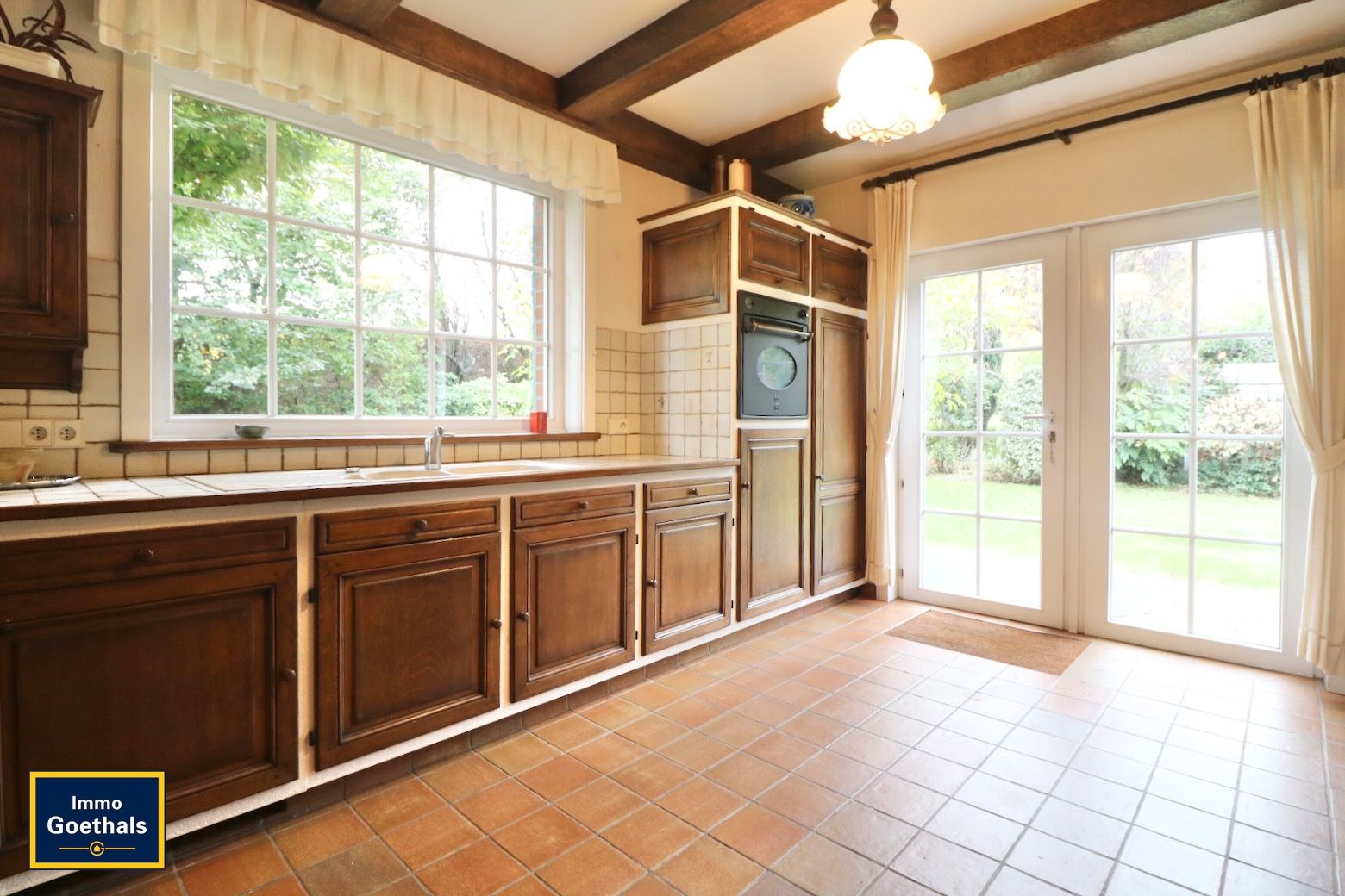 Charmante goed onderhouden villa met loods / magazijn van 656m²   foto 12
