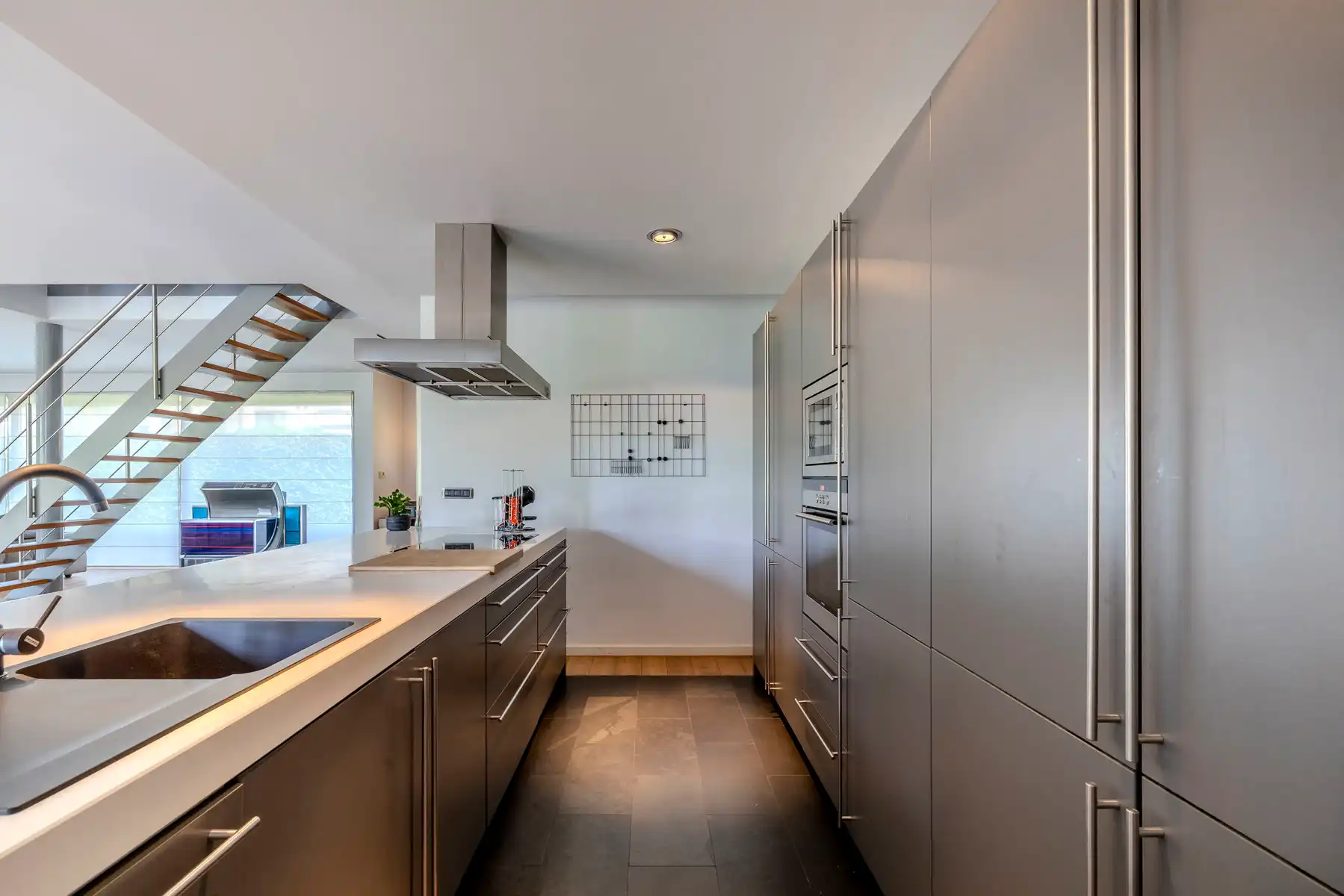 Moderne villa met zwembad op 1.282m² foto 12