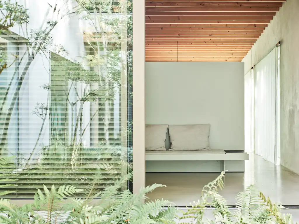 Architecturale laagbouwvilla met binnenzwembad en unieke beleving met het omliggende landschap. foto 18